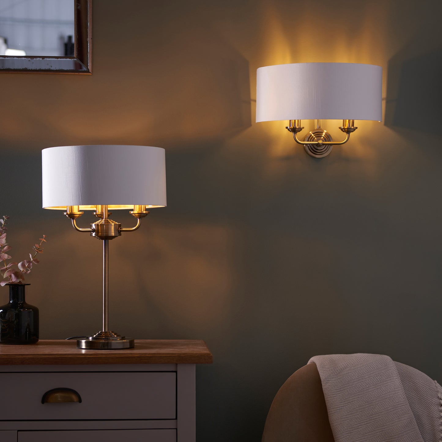Highclere 2 Wall Light Antique Brass – Brass