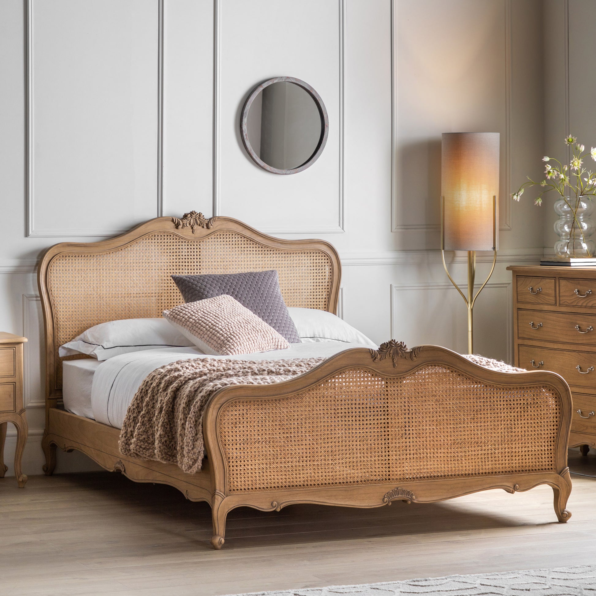 Chic 6' Cane Bed Weathered – Light Wood