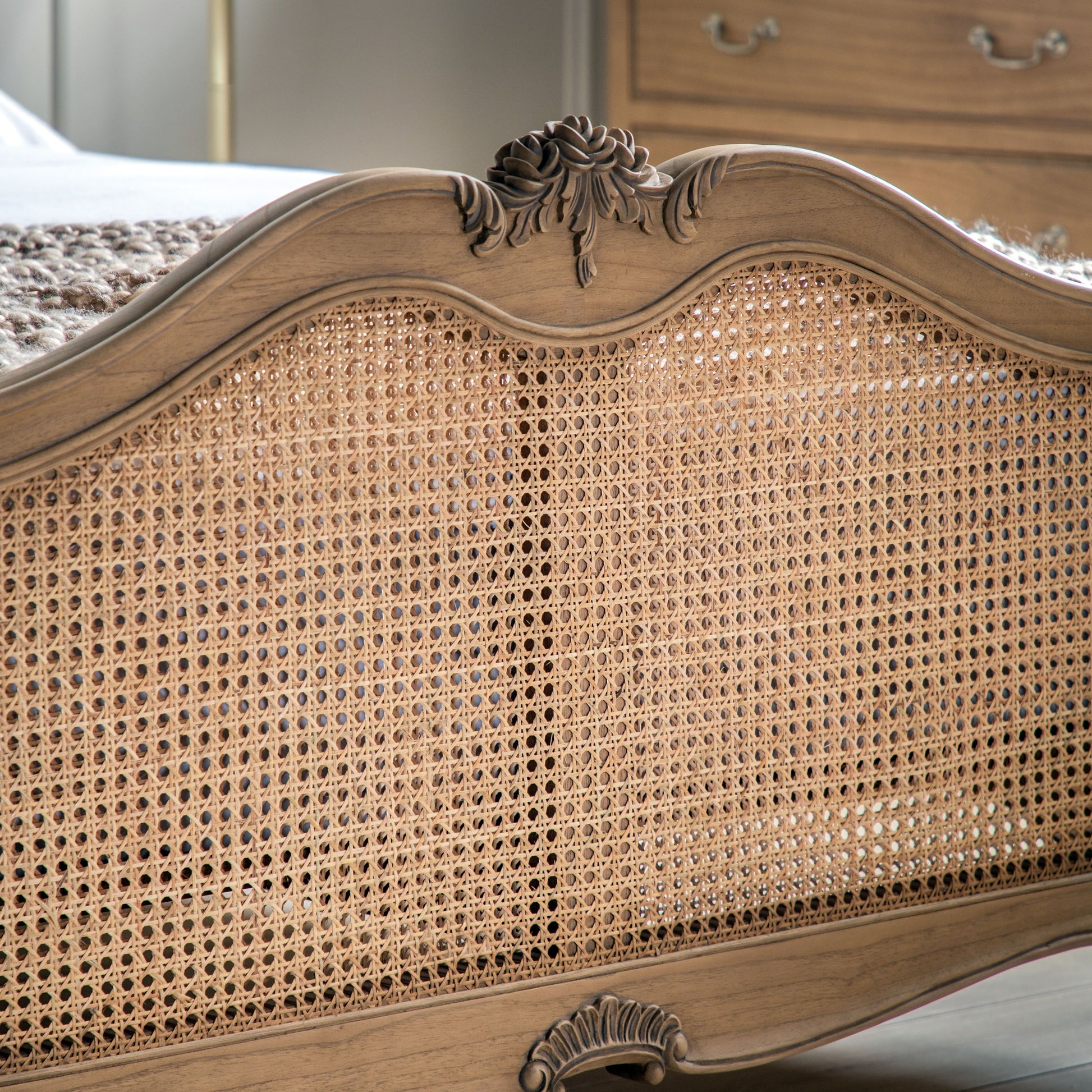 Chic 6' Cane Bed Weathered – Light Wood