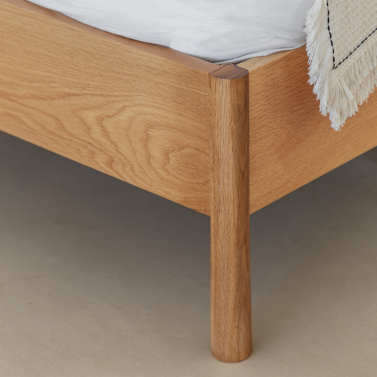 Wycombe Spindle Bed 5′ King – Light Wood Oak – 180mm under-bed clearance (view 4)