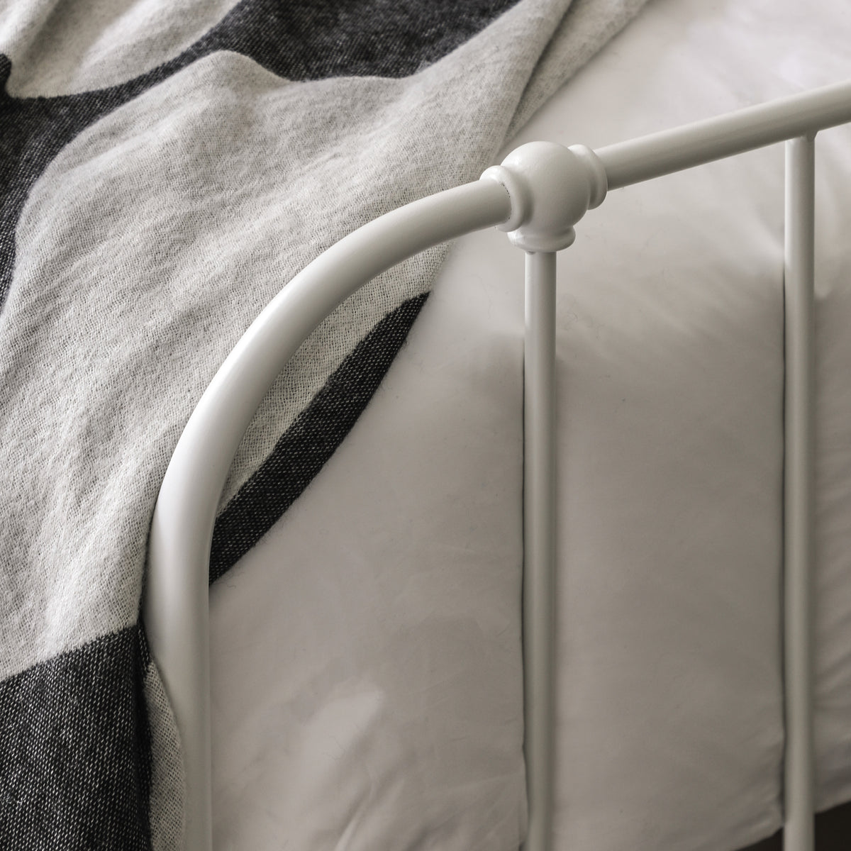 Loughton Bedstead Ivory 3′ Single – White Mild Steel – 275mm under-bed clearance (view 4)