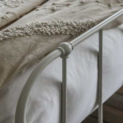 Loughton Bedstead Ivory 5′ King – White Mild Steel – 275mm under-bed clearance (view 4)