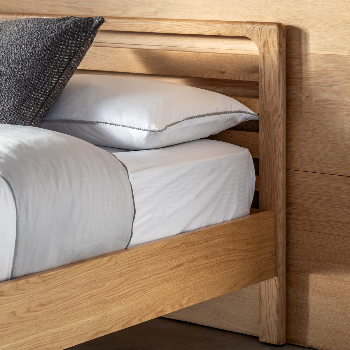 Craft Bed Natural 5′ King – Natural Oak – 150mm under-bed clearance (view 4)