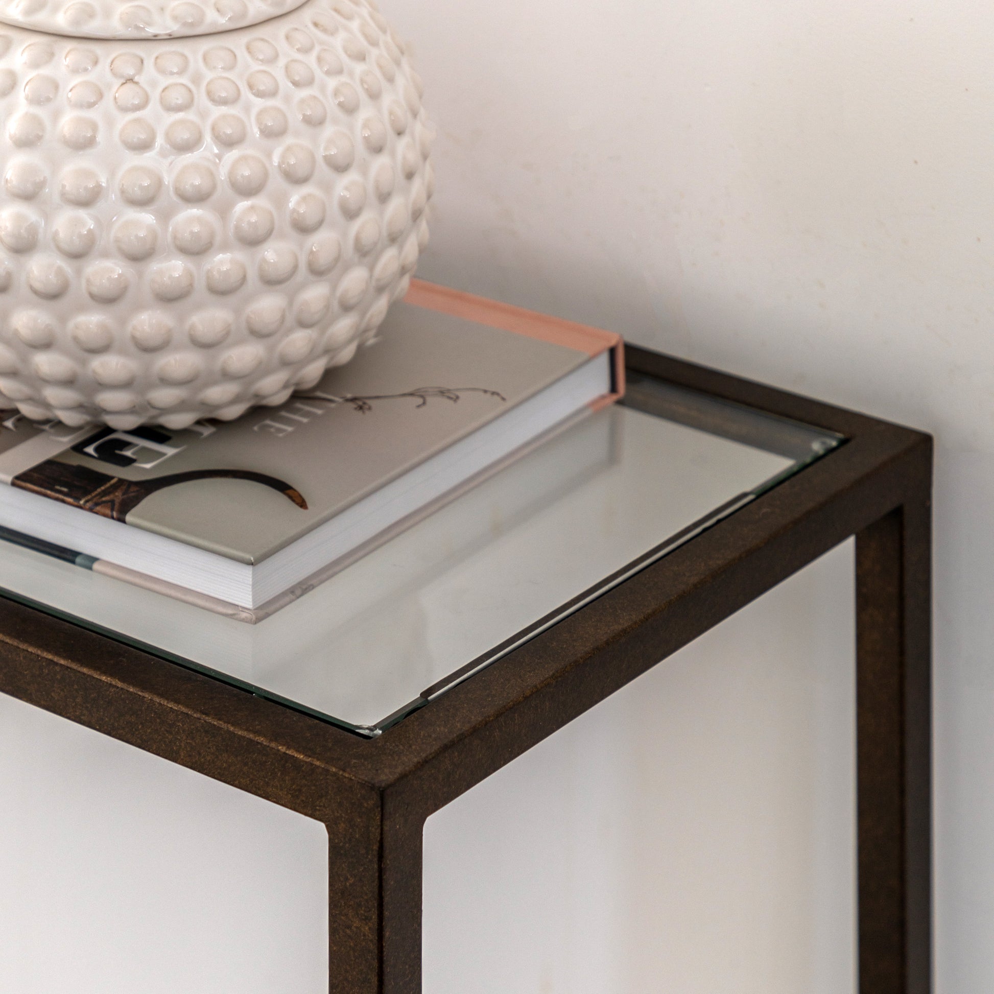 Avento Console Table – Gold