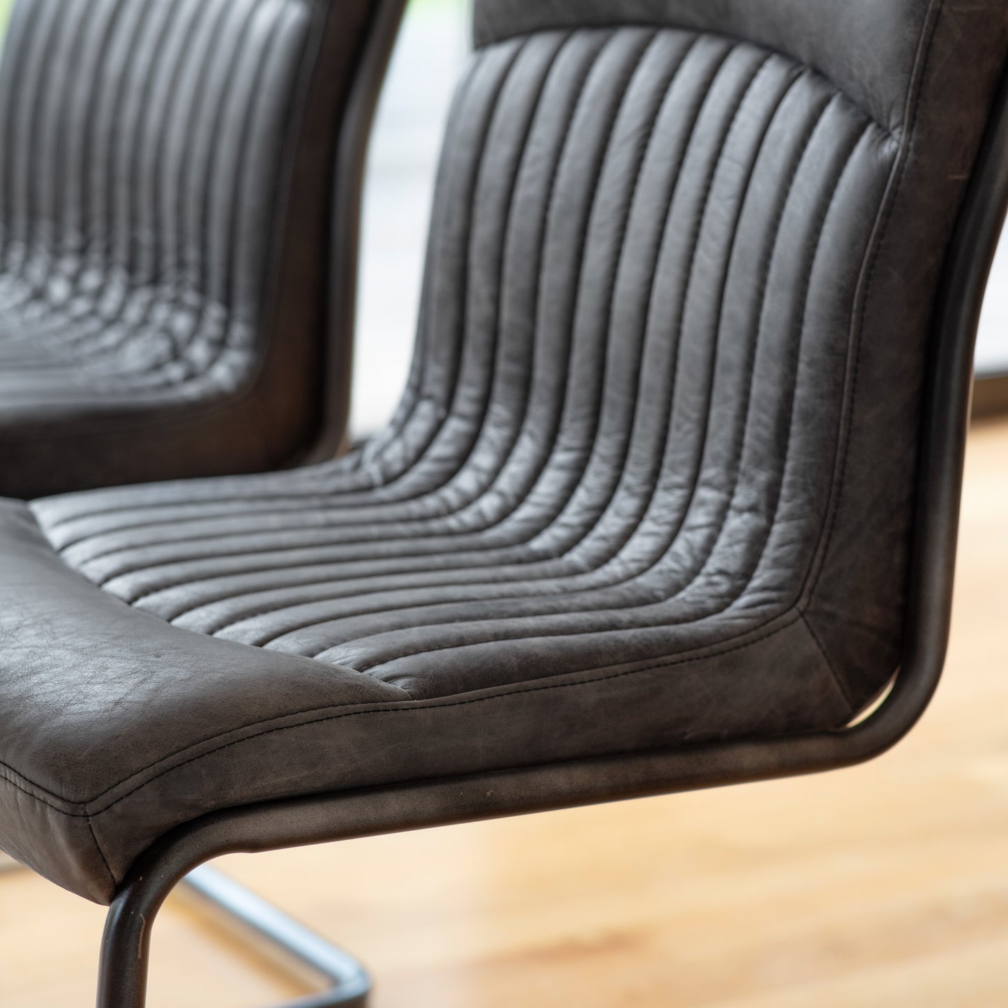 Capri Leather Chair Antique Ebony 520x660x880mm – Black