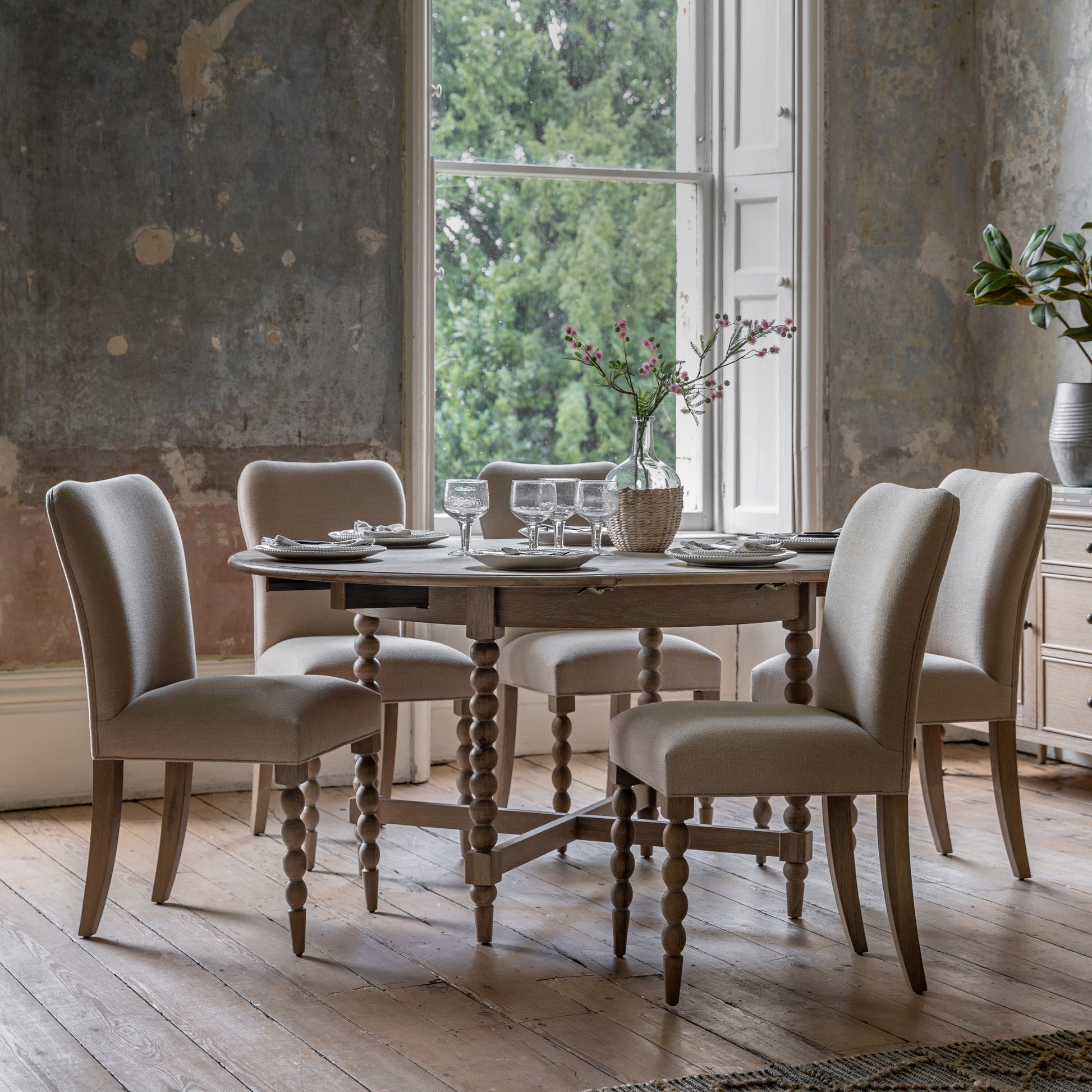 Artisan Round Ext Dining Table