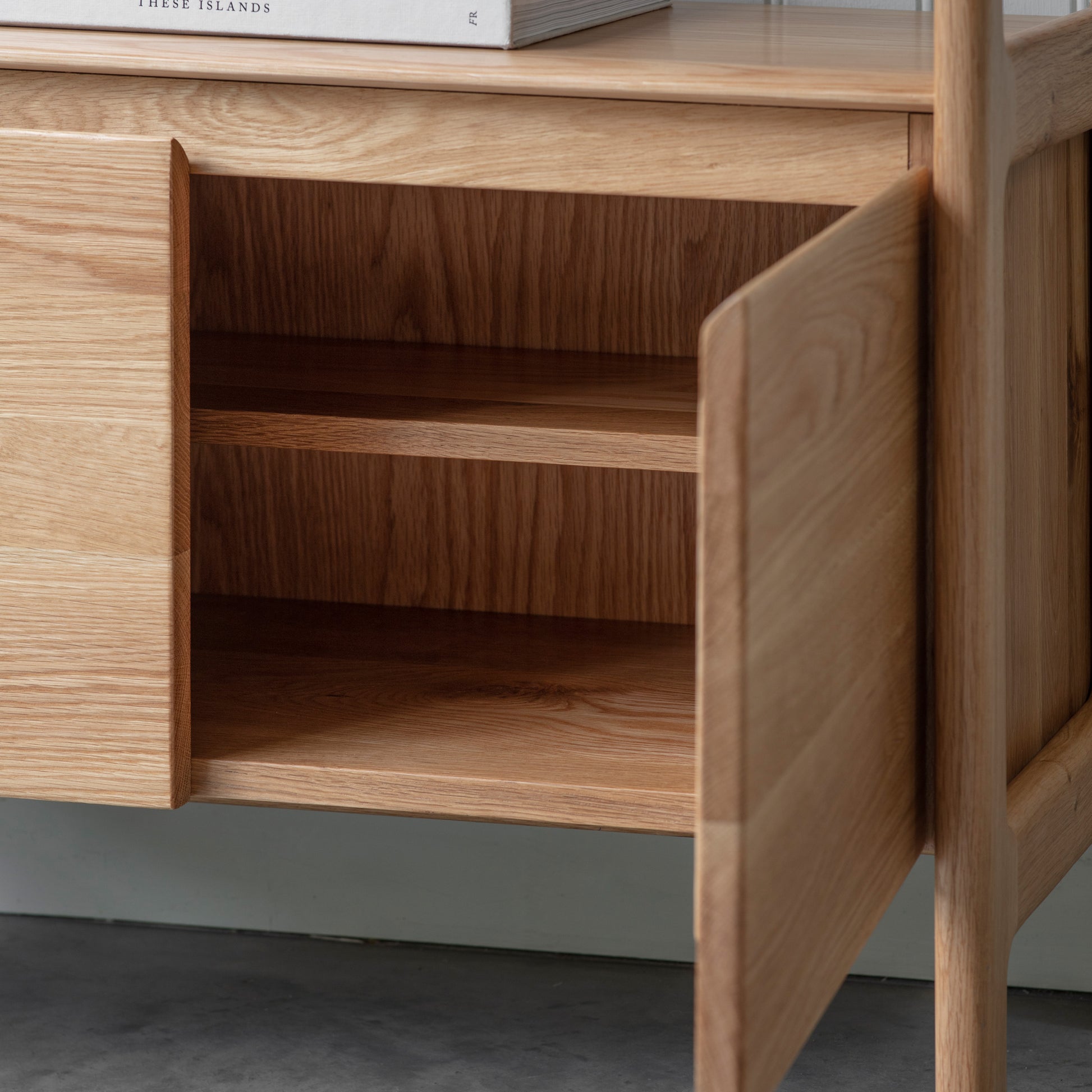 Madrid Open Display – Light Wood