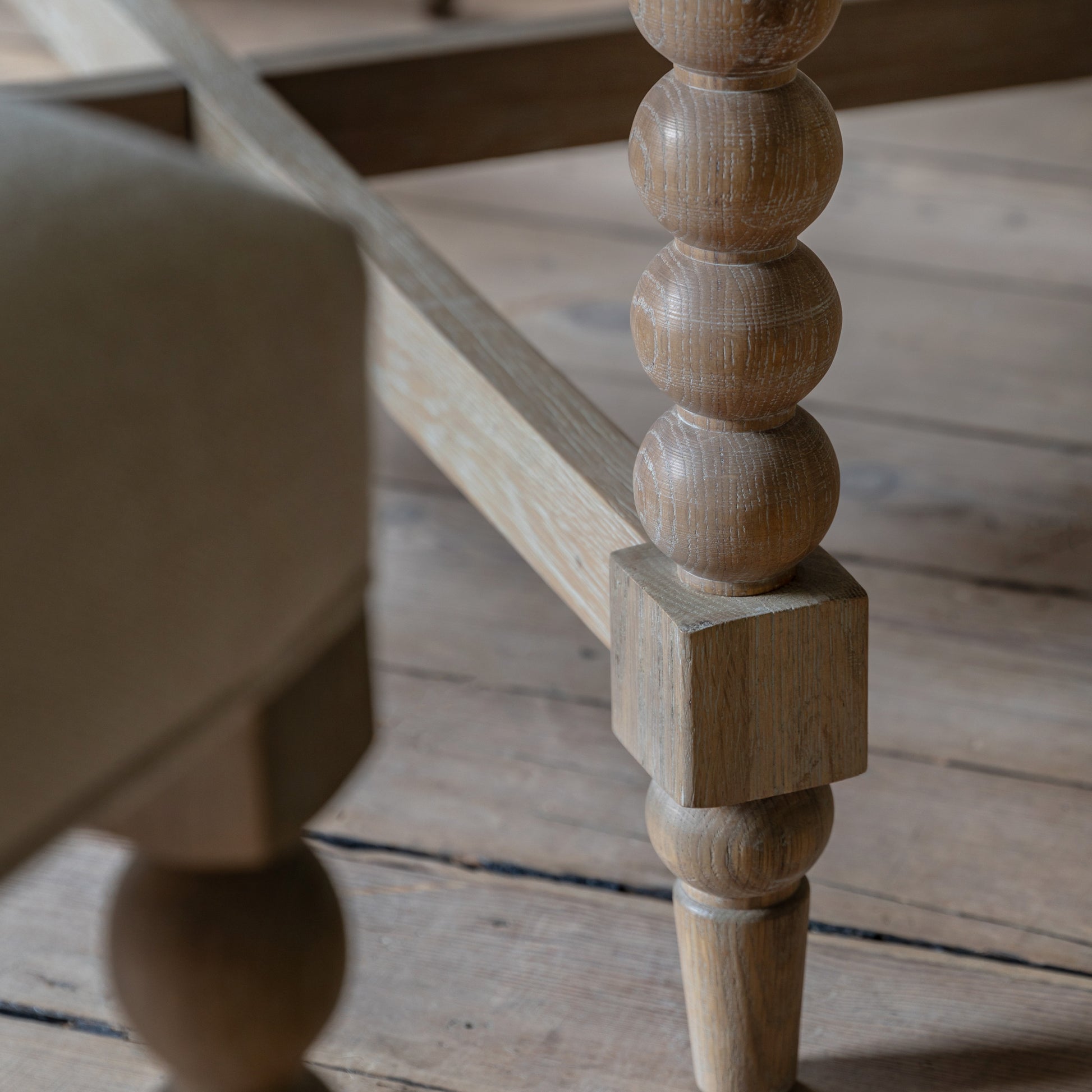 Artisan Round Ext Dining Table
