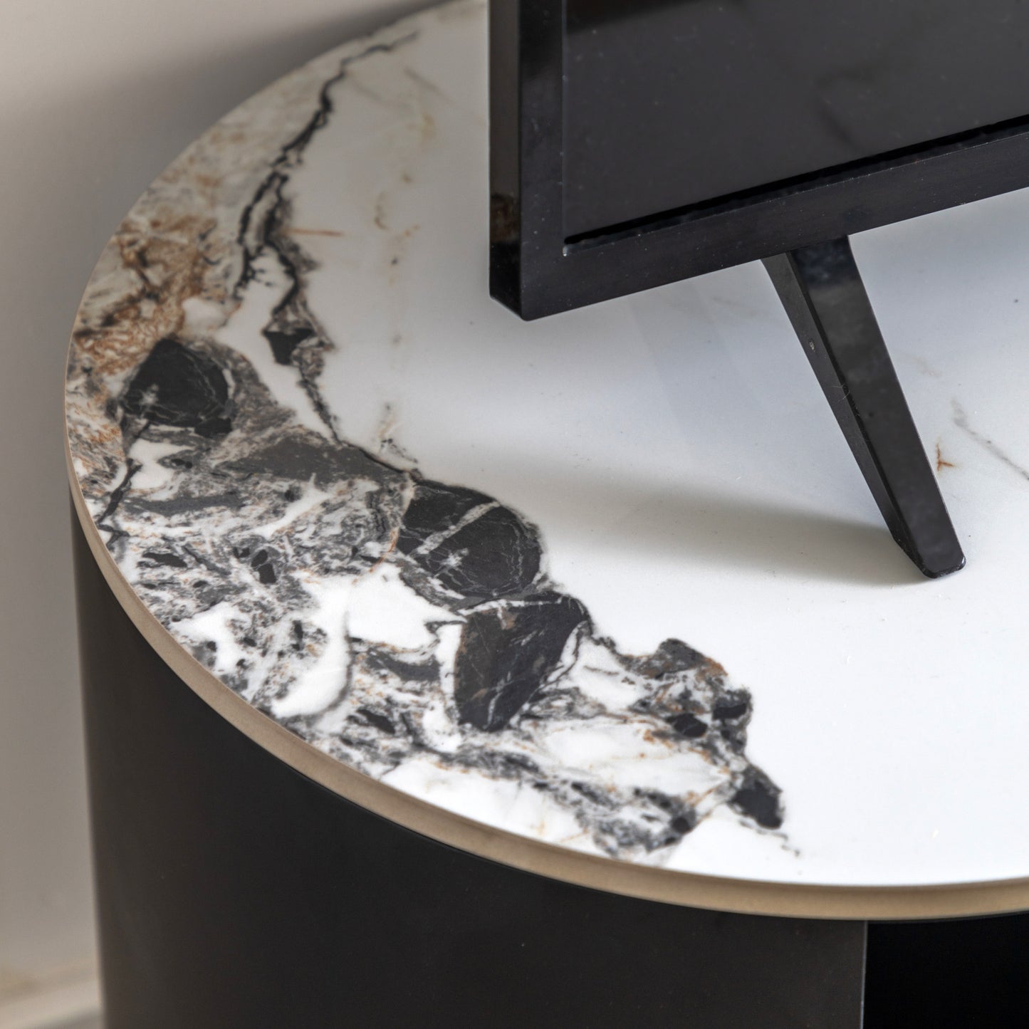 Marzio Media Unit – Black