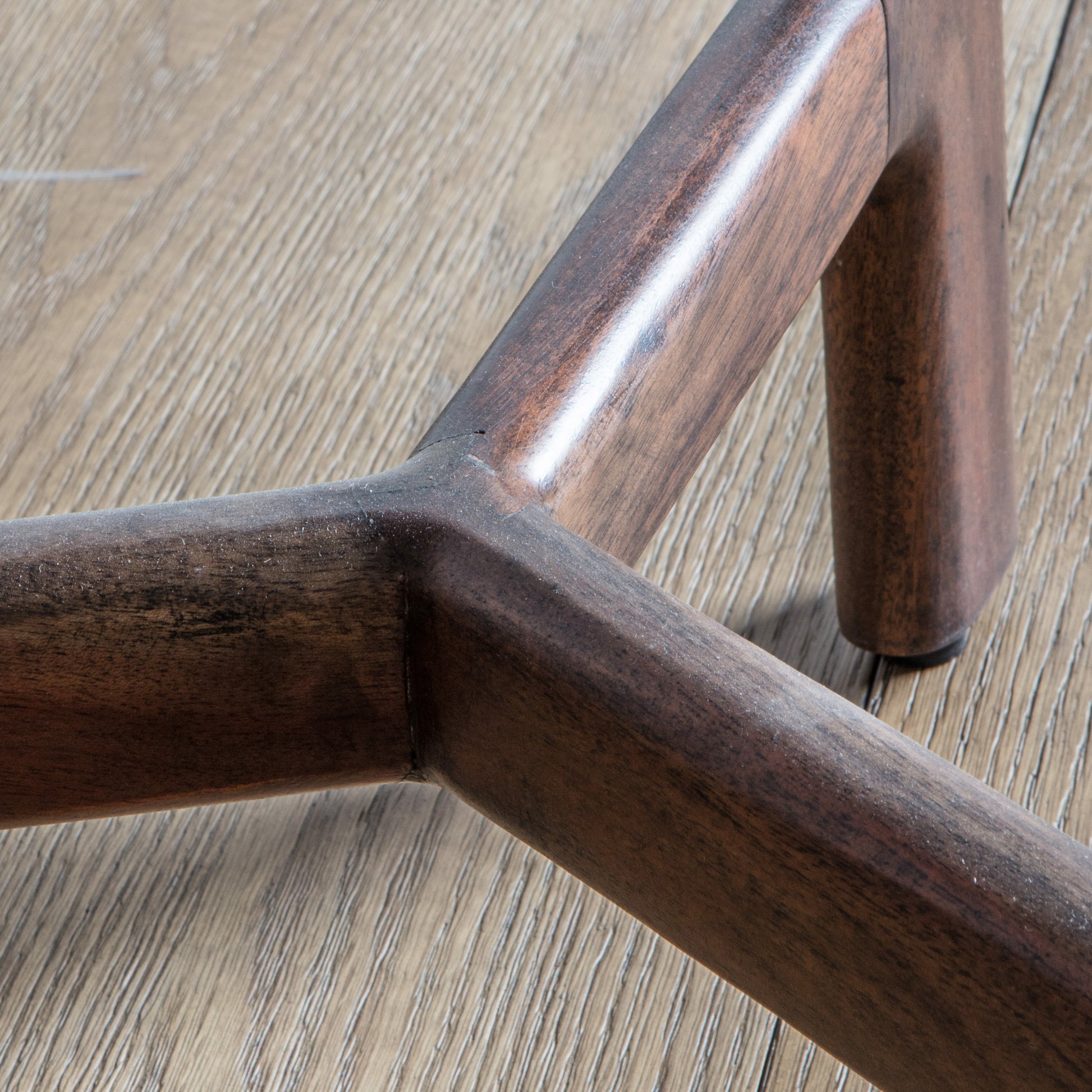 Barcelona Side Table – Dark Wood