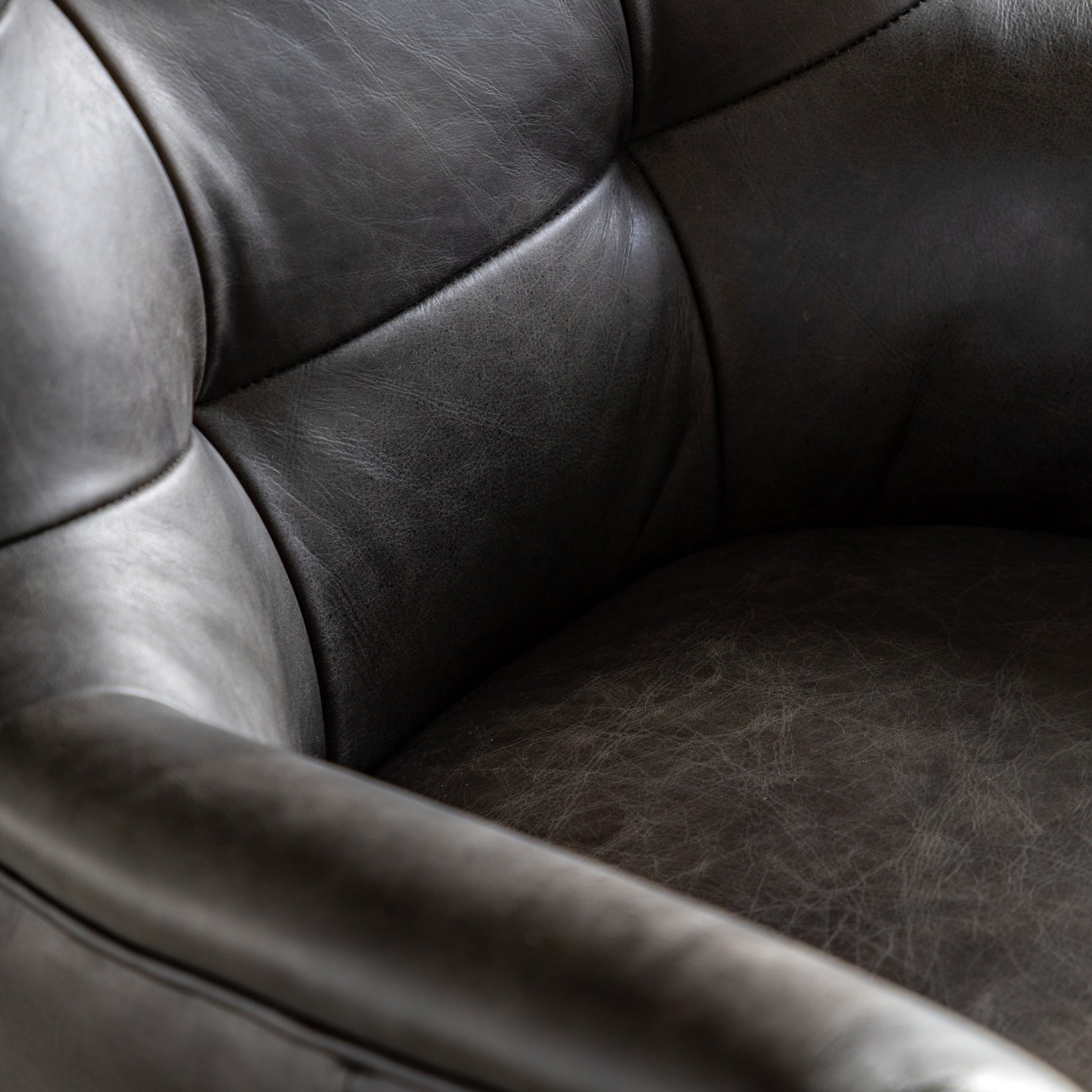 Bristol Swivel Chair Antique Ebony 700x810x950mm – Black