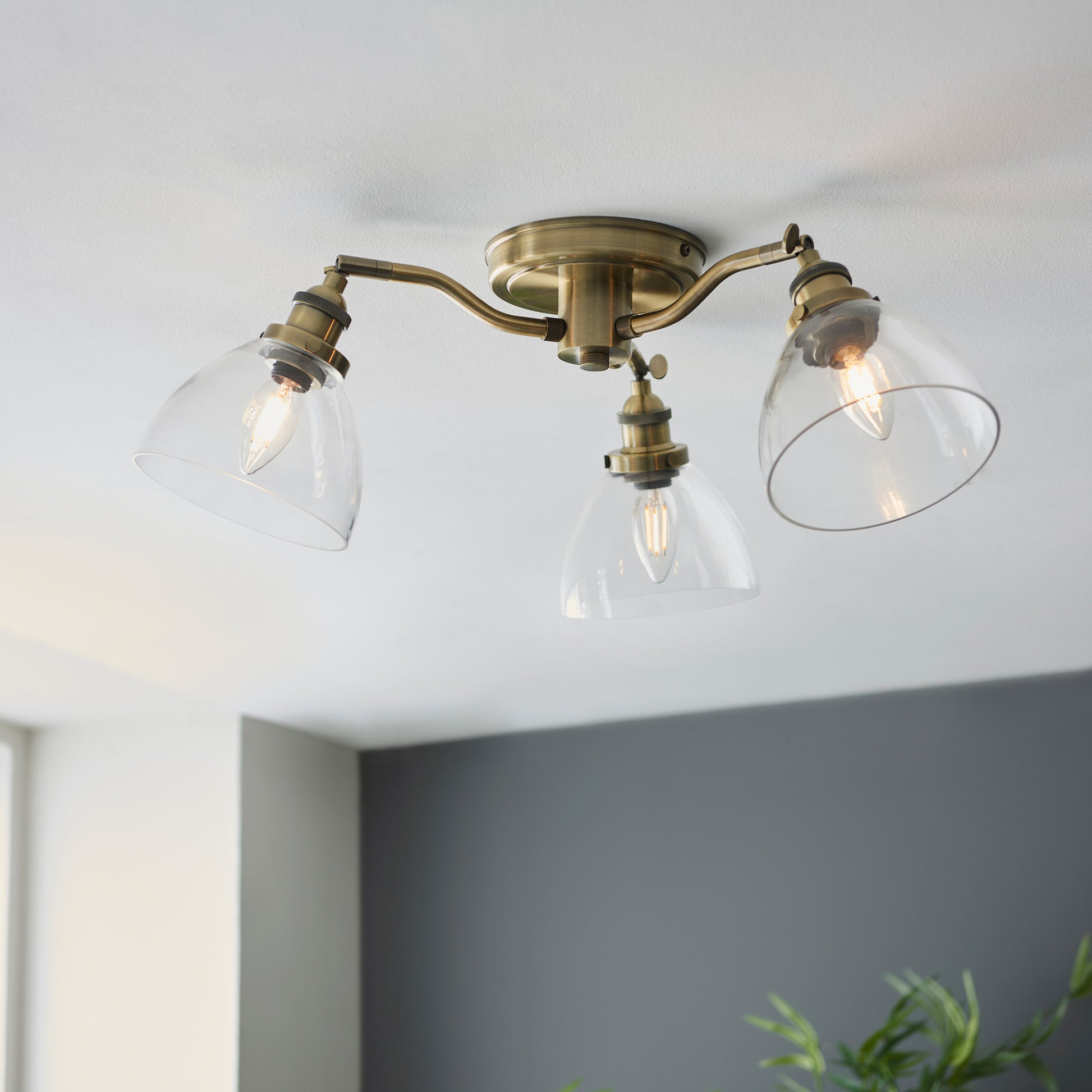 Hansen 3 Ceiling Light Antique Brass – Brass
