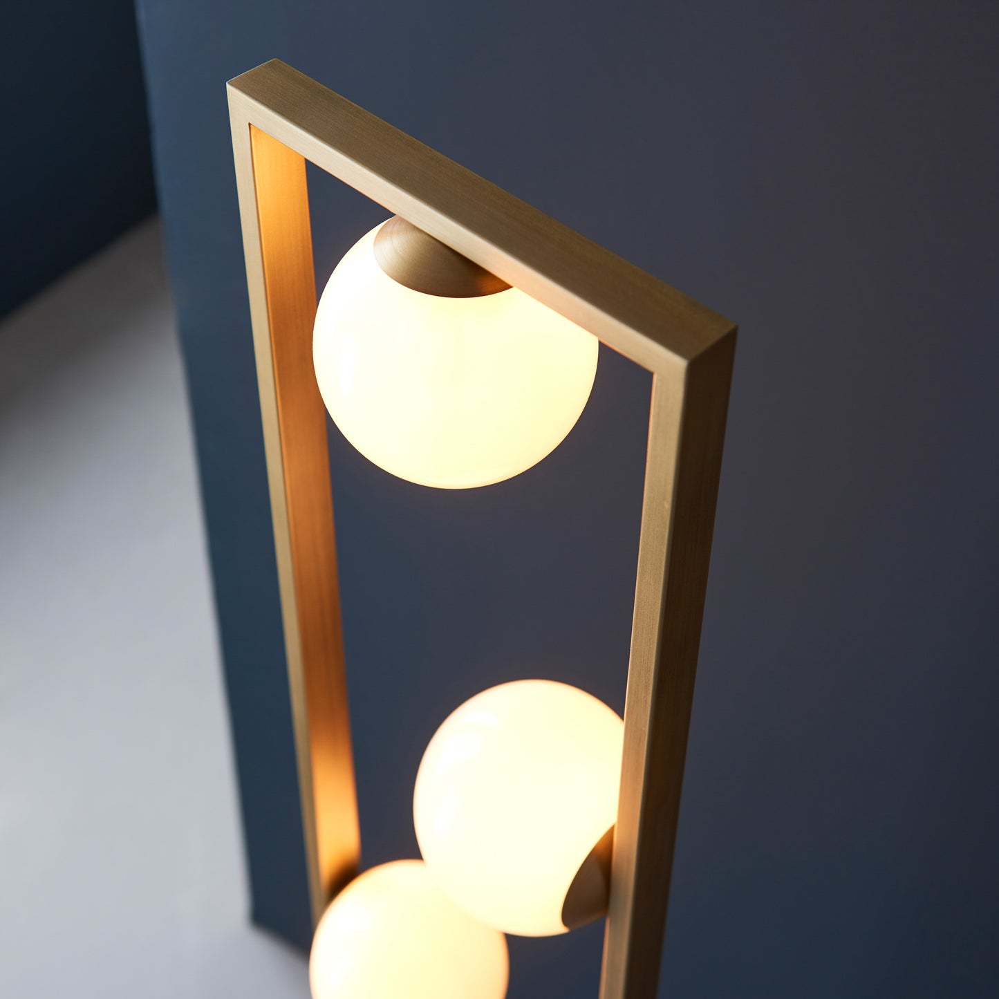 Teo 3 Floor Lamp Brushed Gold – Gold