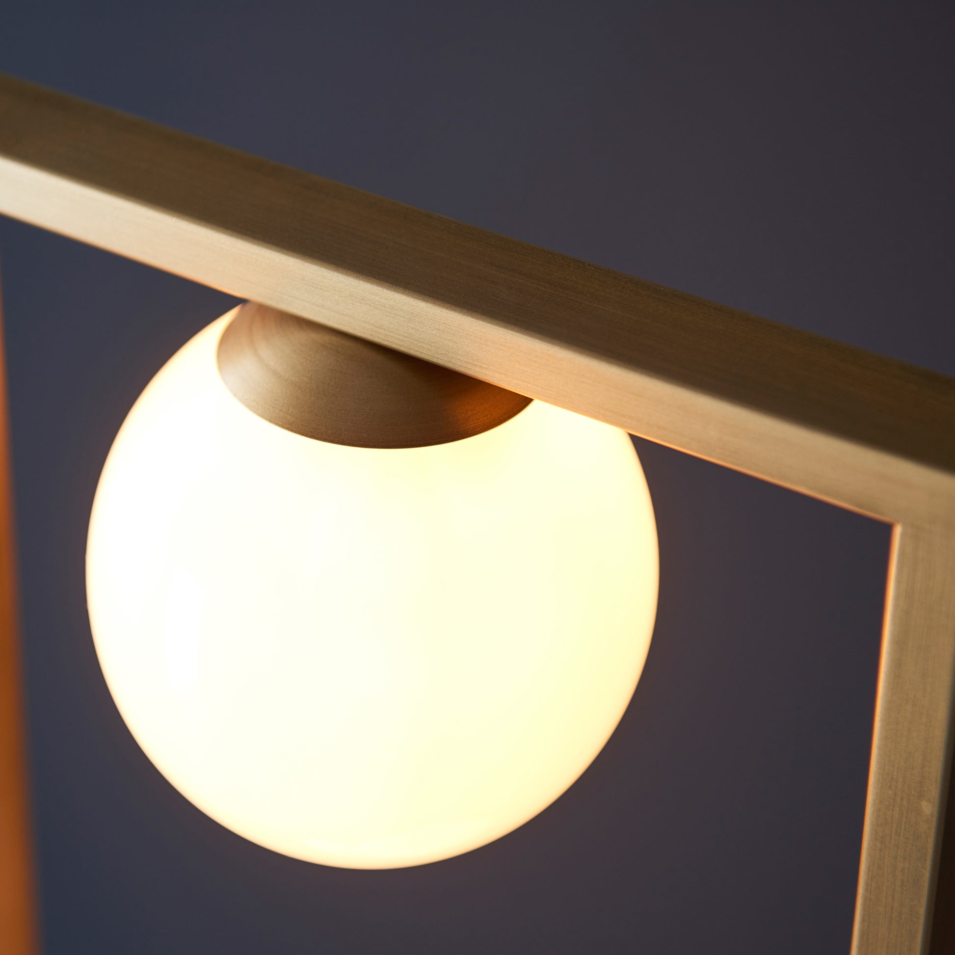 Teo 3 Floor Lamp Brushed Gold – Gold