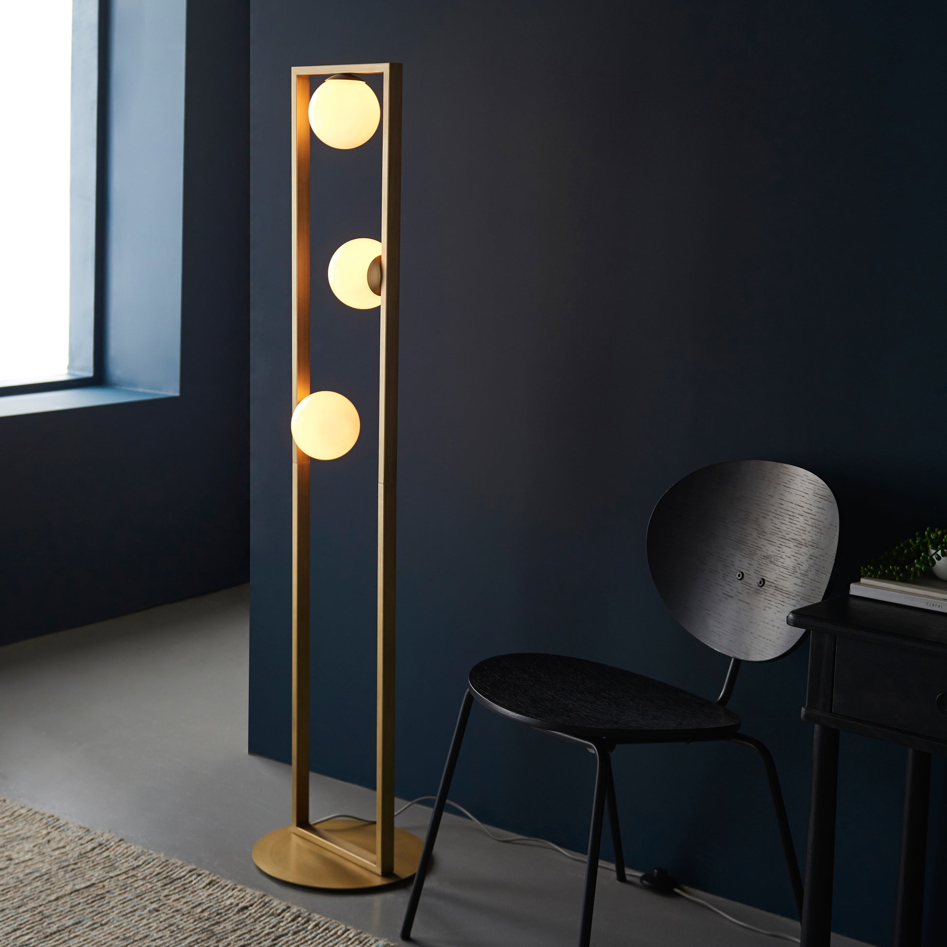 Teo 3 Floor Lamp Brushed Gold – Gold