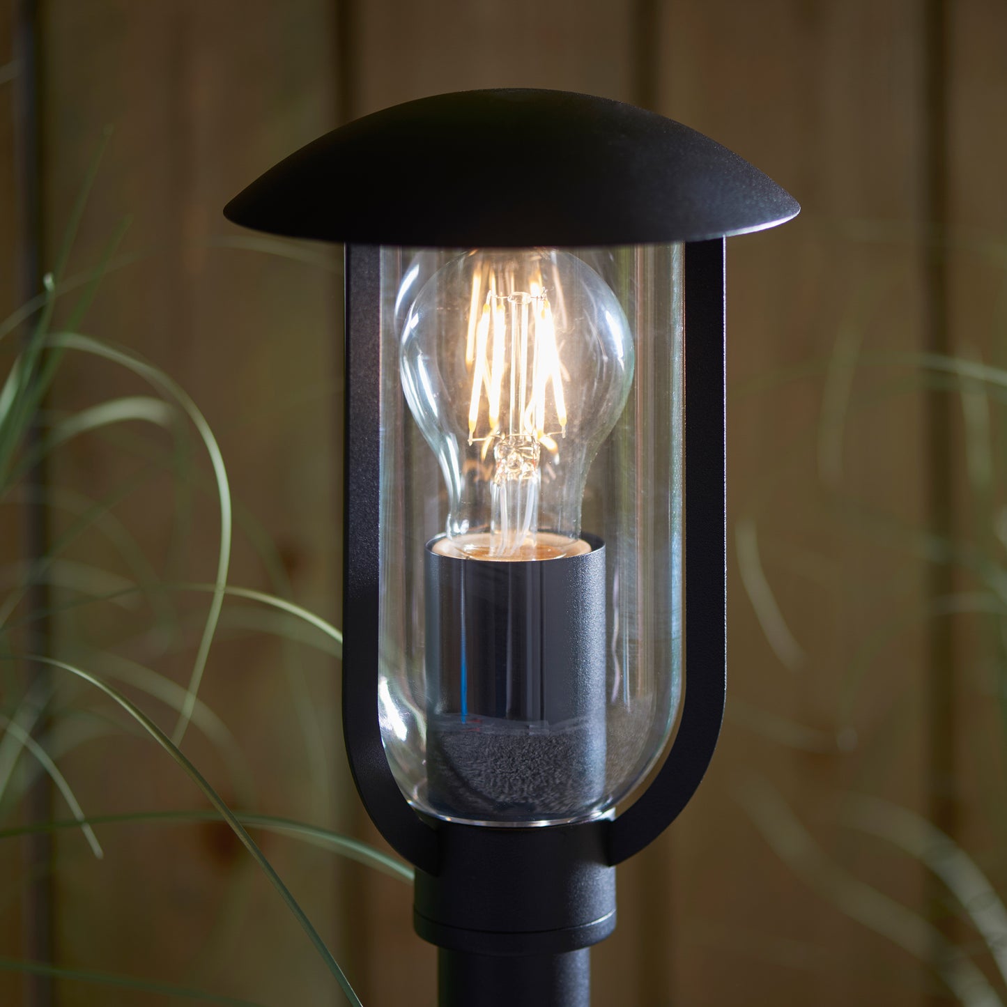 Quinn Outdoor 1 Floor Light – Black