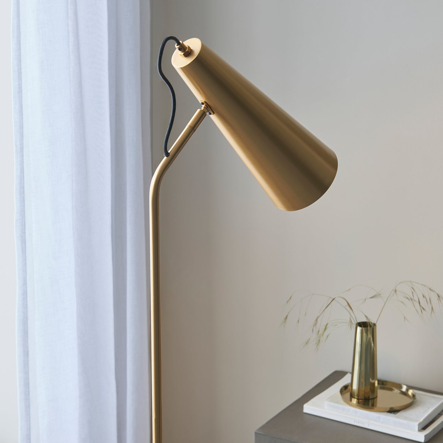 Karna 1 Floor Light Antique Brass – Brass