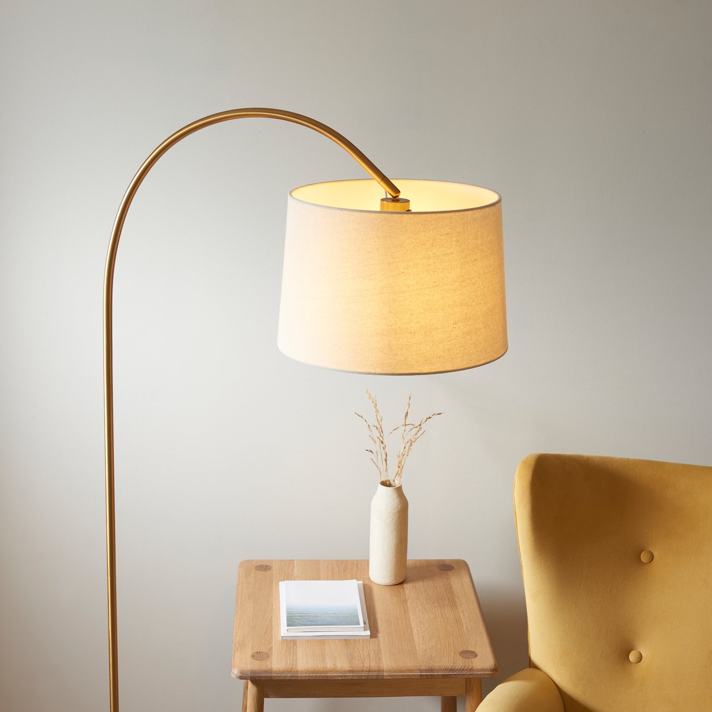 Carlson Floor Lamp Warm Brass – Natural