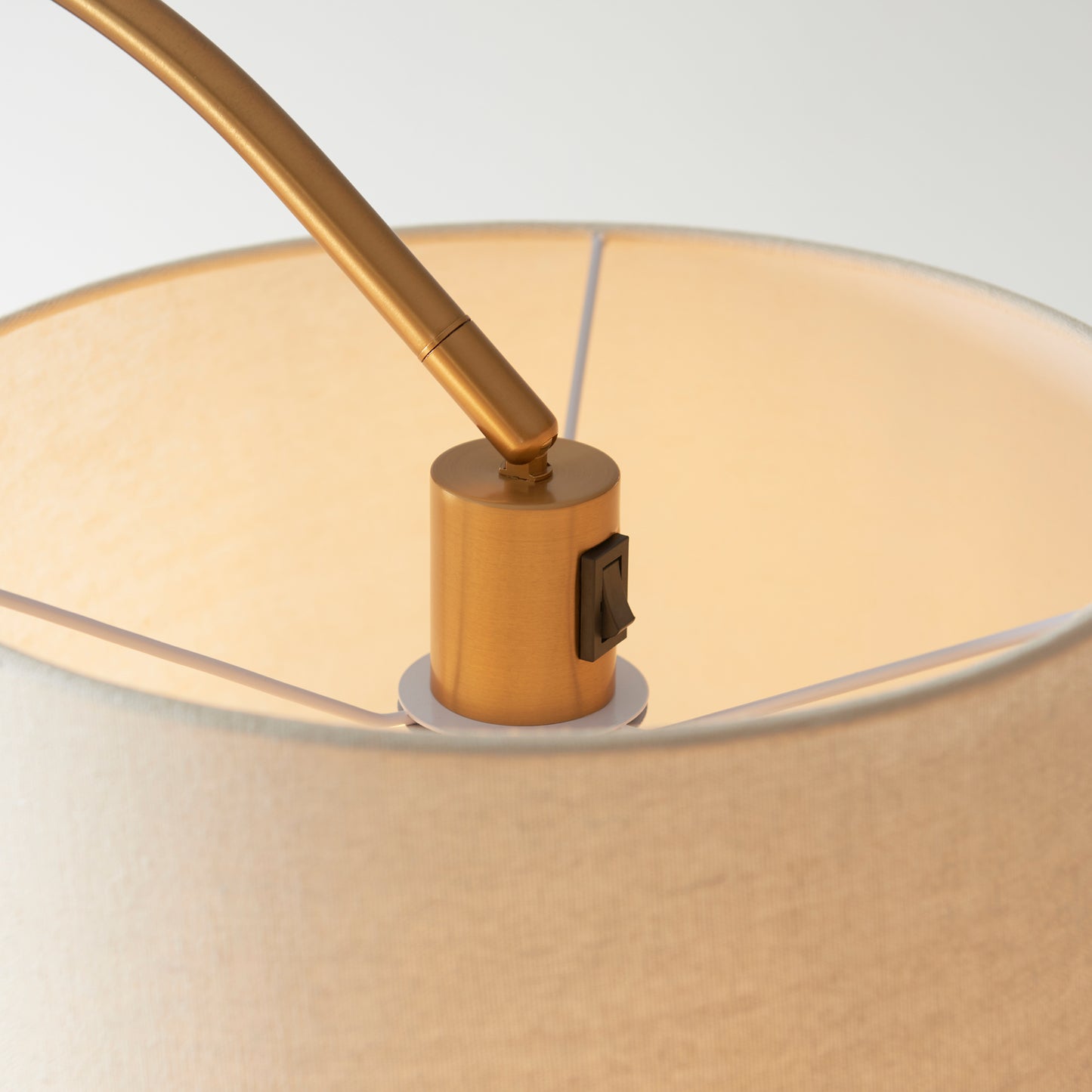 Carlson Floor Lamp Warm Brass – Natural