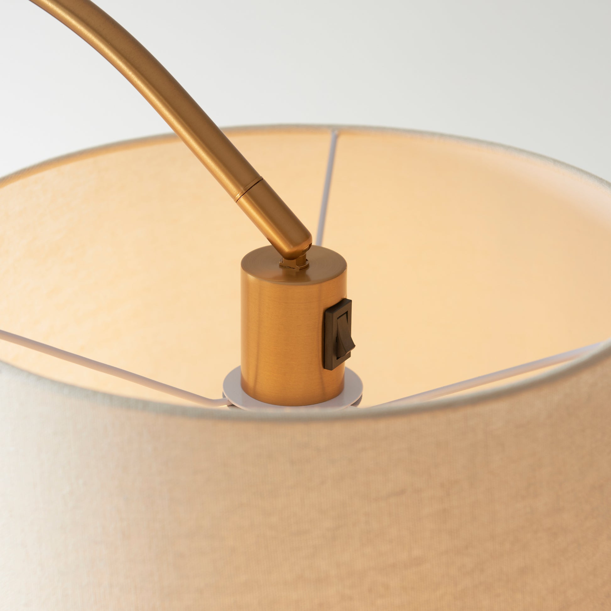 Carlson Floor Lamp Warm Brass – Natural