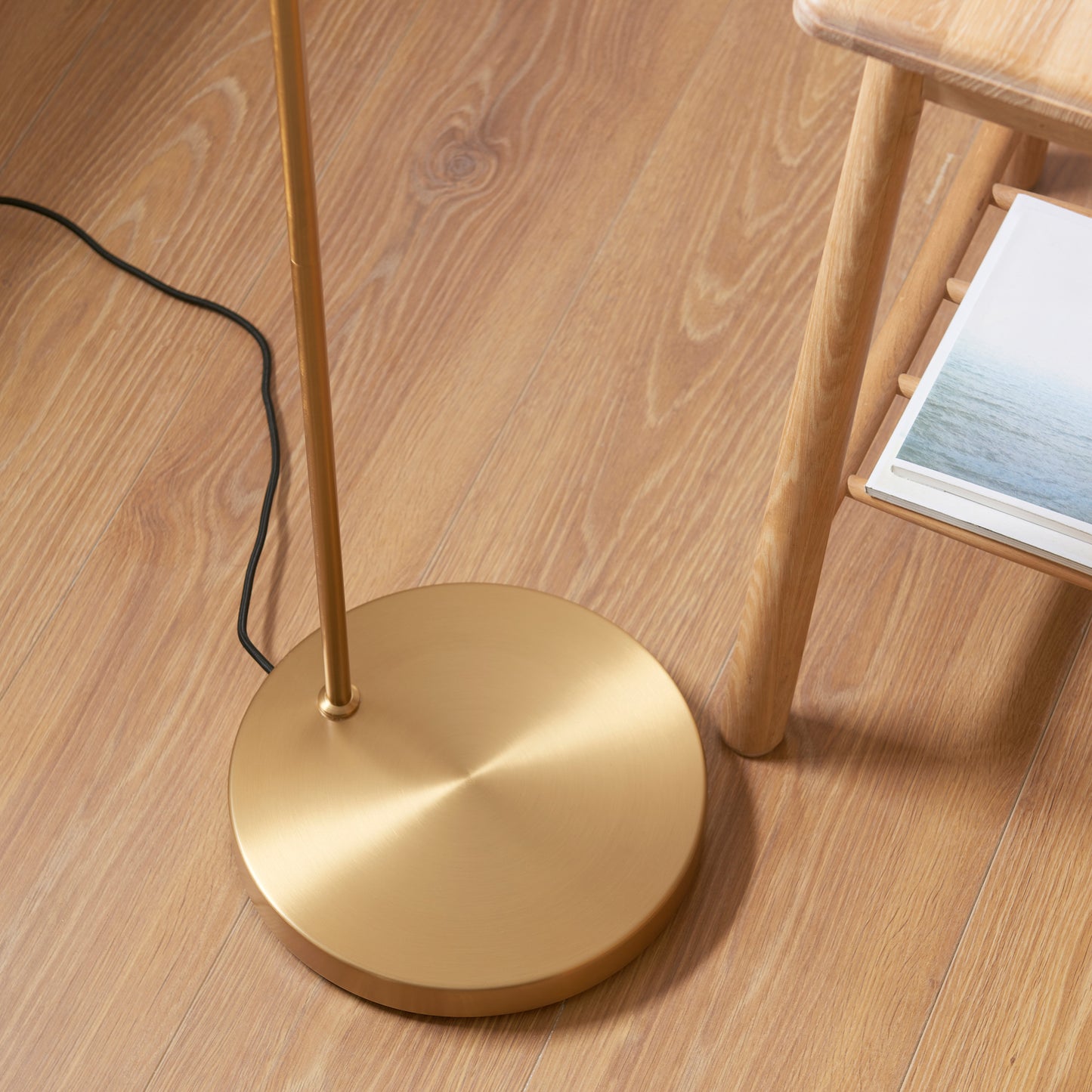 Carlson Floor Lamp Warm Brass – Natural