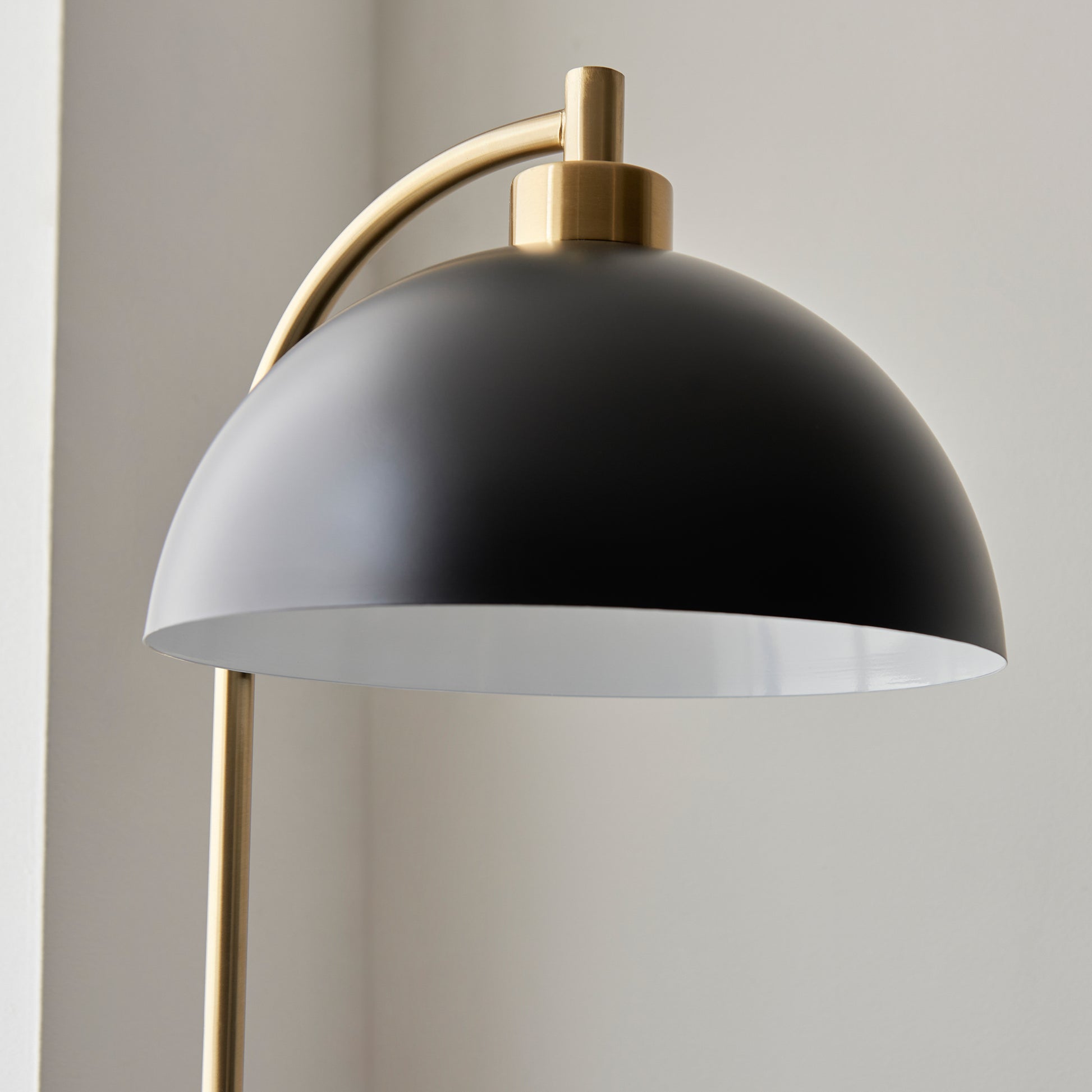 Buchanan Floor Lamp Matt Black – Black