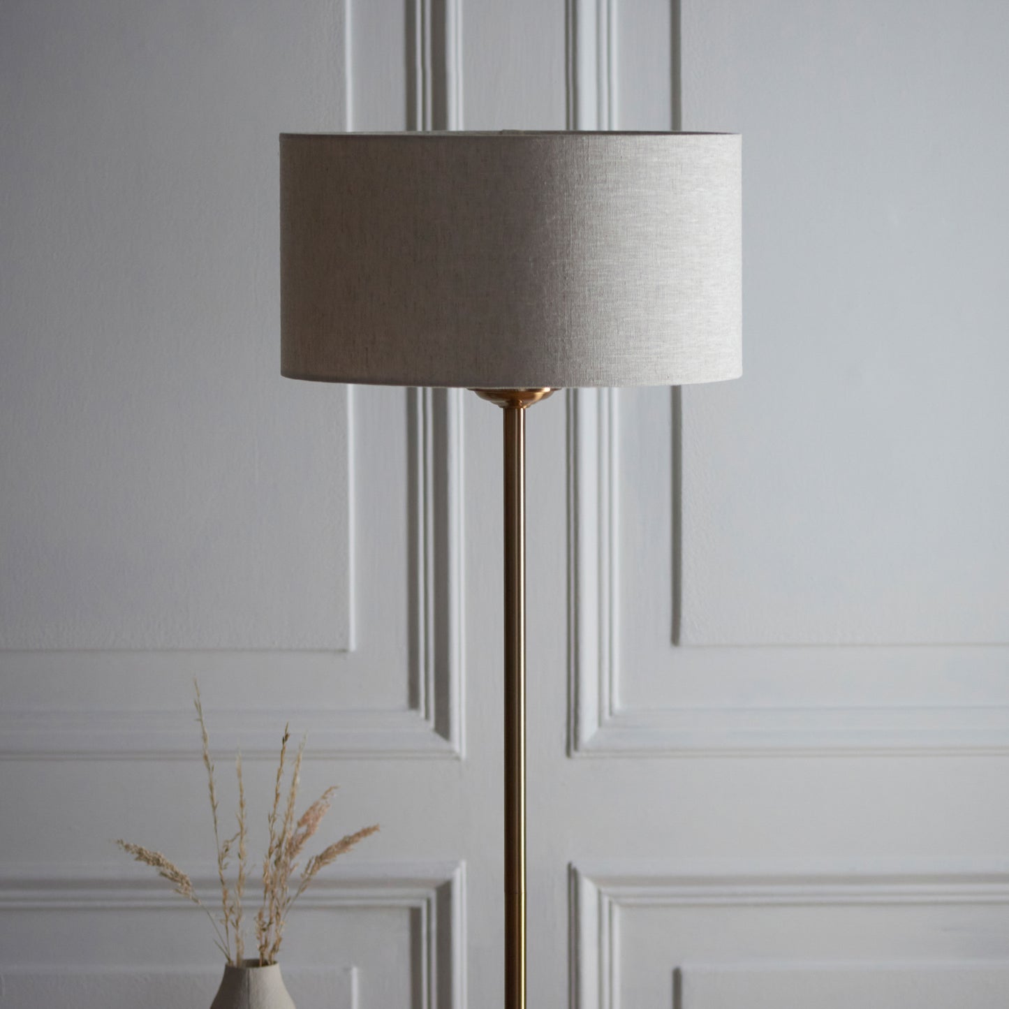 Highclere Floor Lamp Vintage Brass – Natural