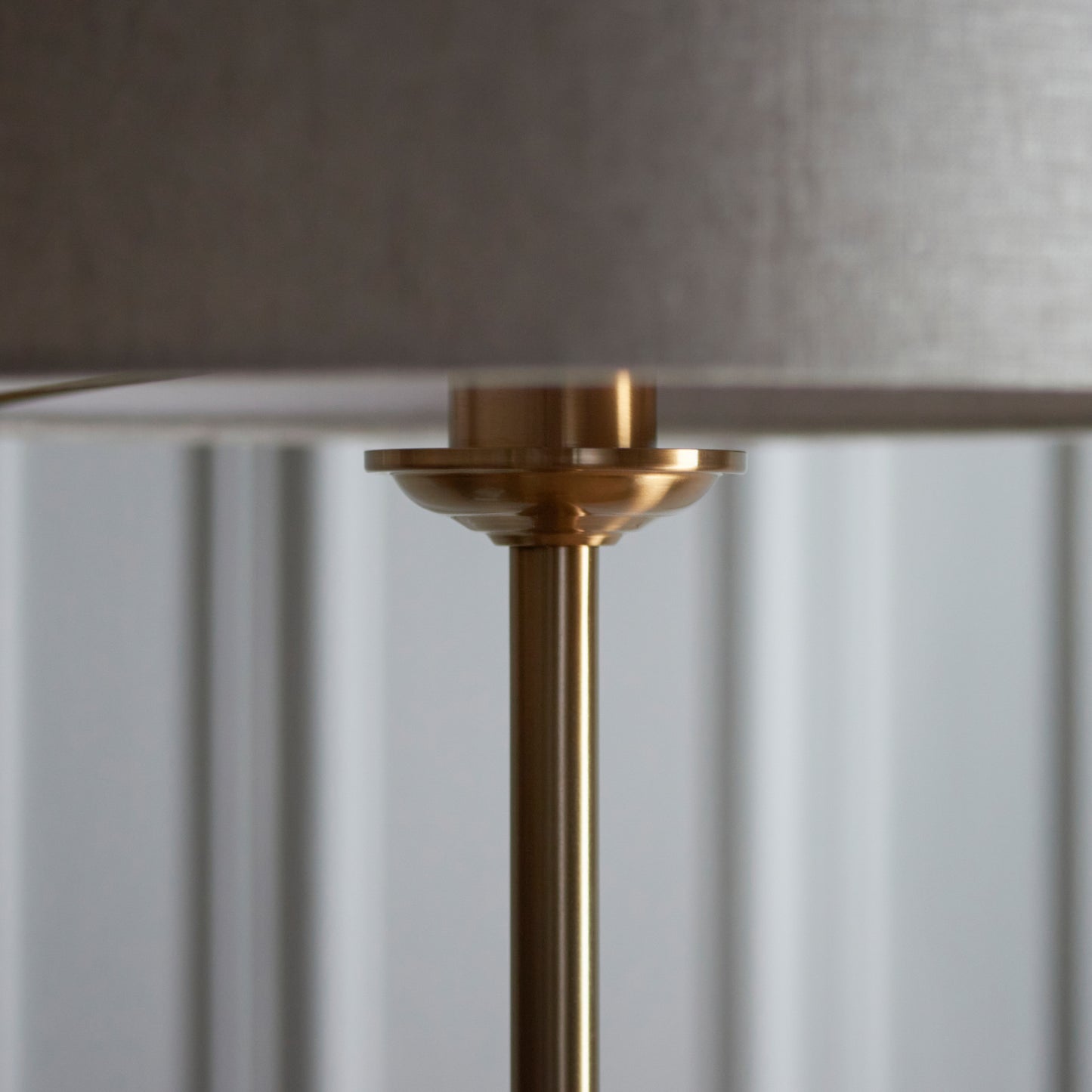 Highclere Floor Lamp Vintage Brass – Natural