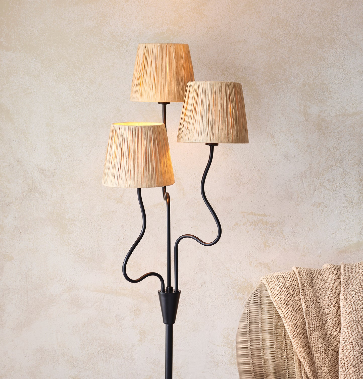 Wriggle 3 Floor Lamp Matt Black – Natural
