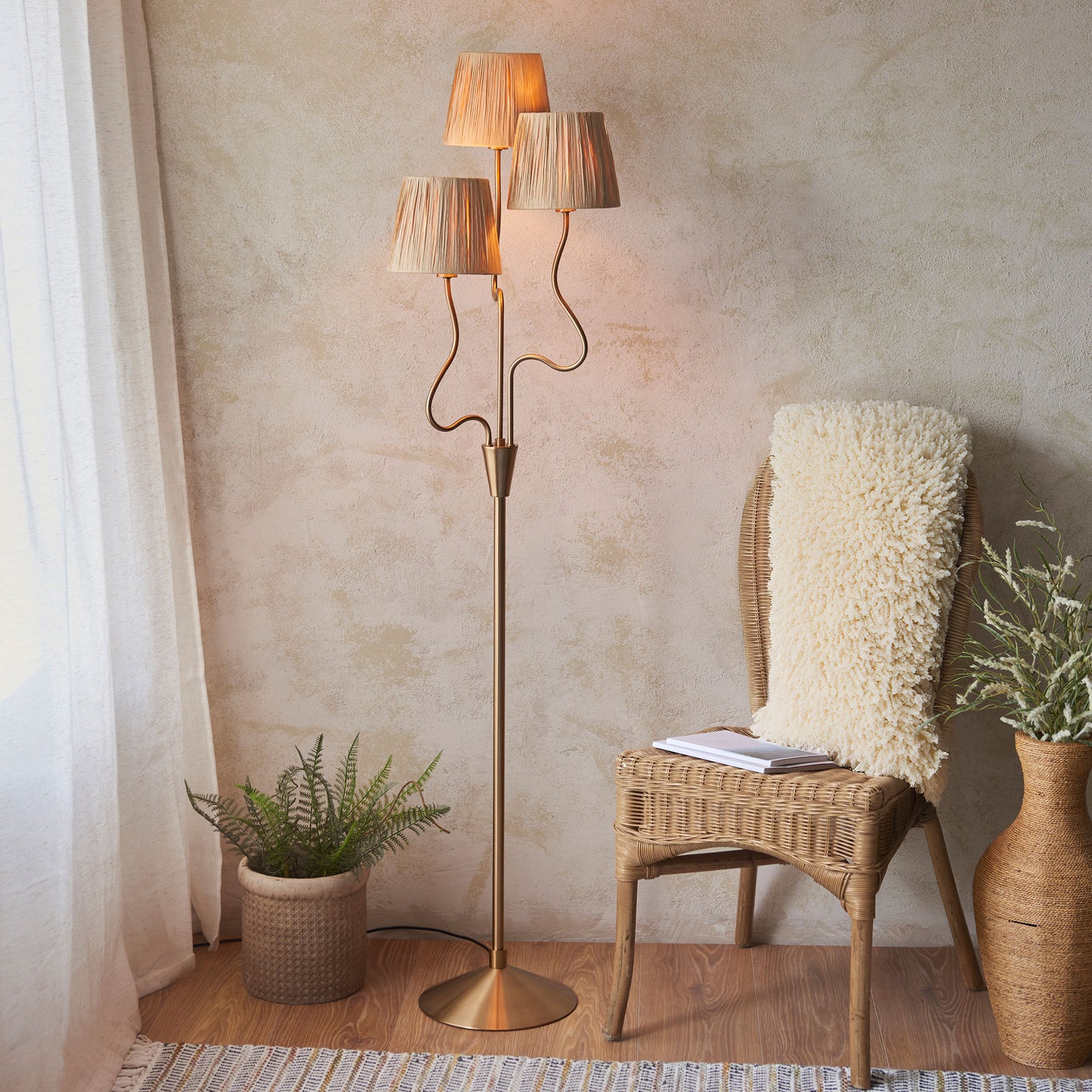 Wriggle 3 Floor Lamp Brushed Aged Brass – Natural