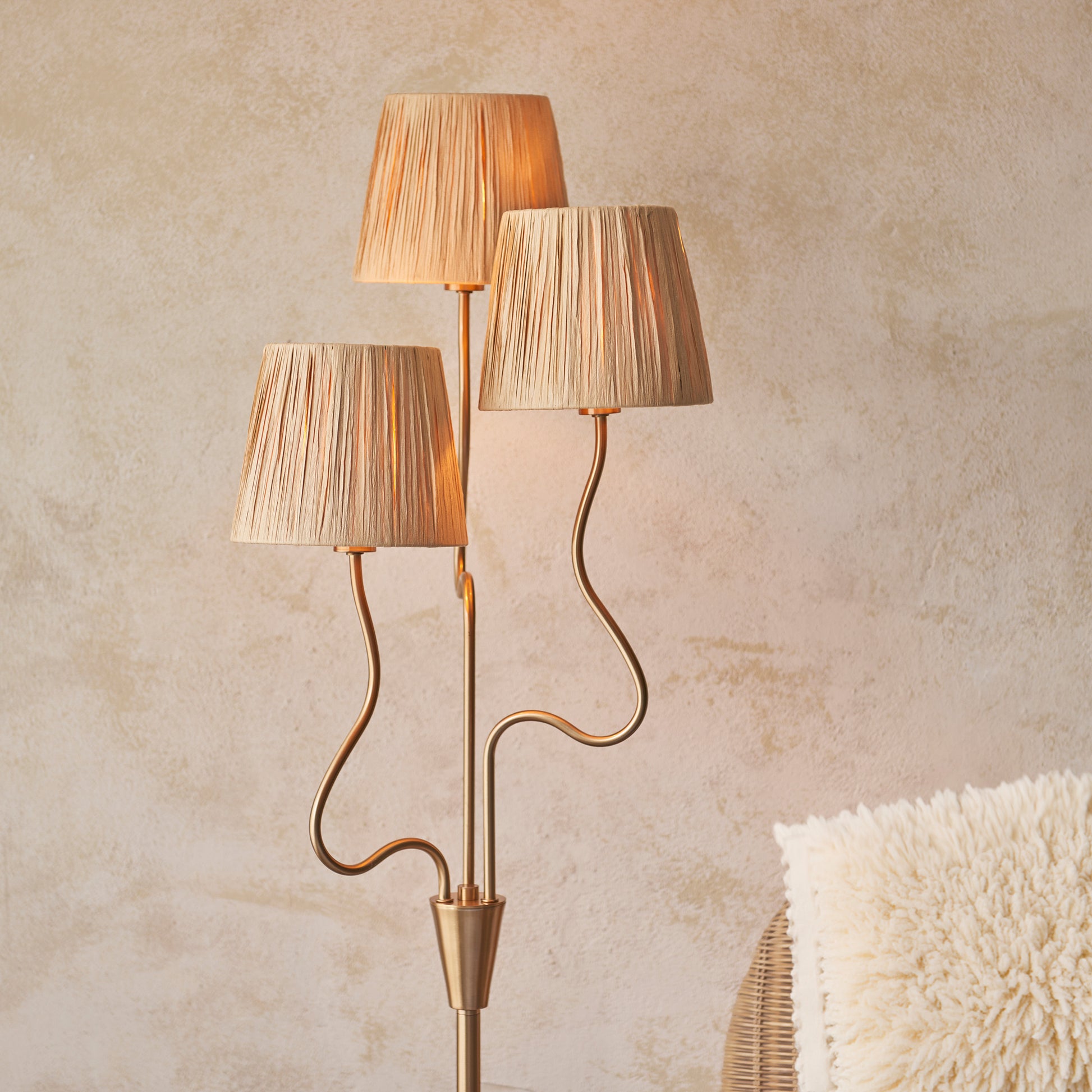 Wriggle 3 Floor Lamp Brushed Aged Brass – Natural