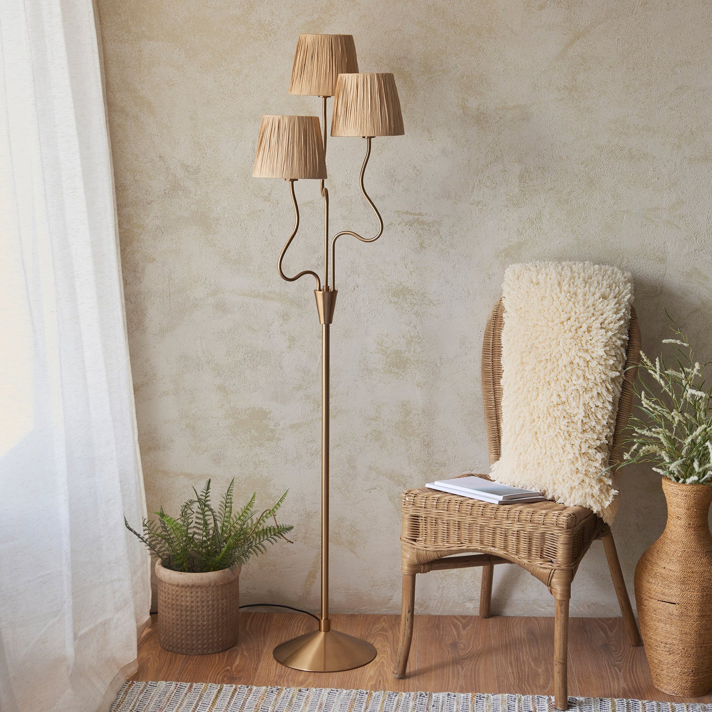 Wriggle 3 Floor Lamp Brushed Aged Brass – Natural