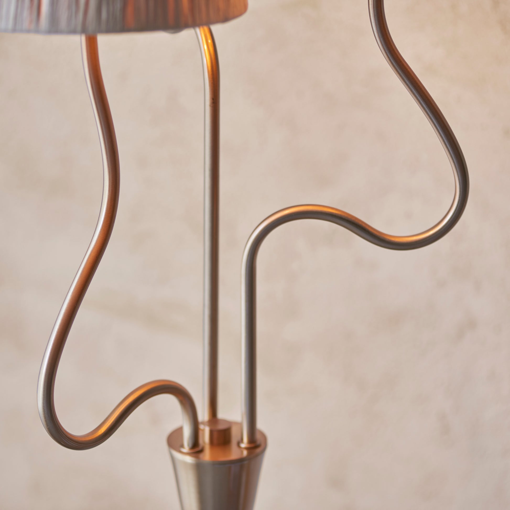 Wriggle 3 Floor Lamp Brushed Aged Brass – Natural