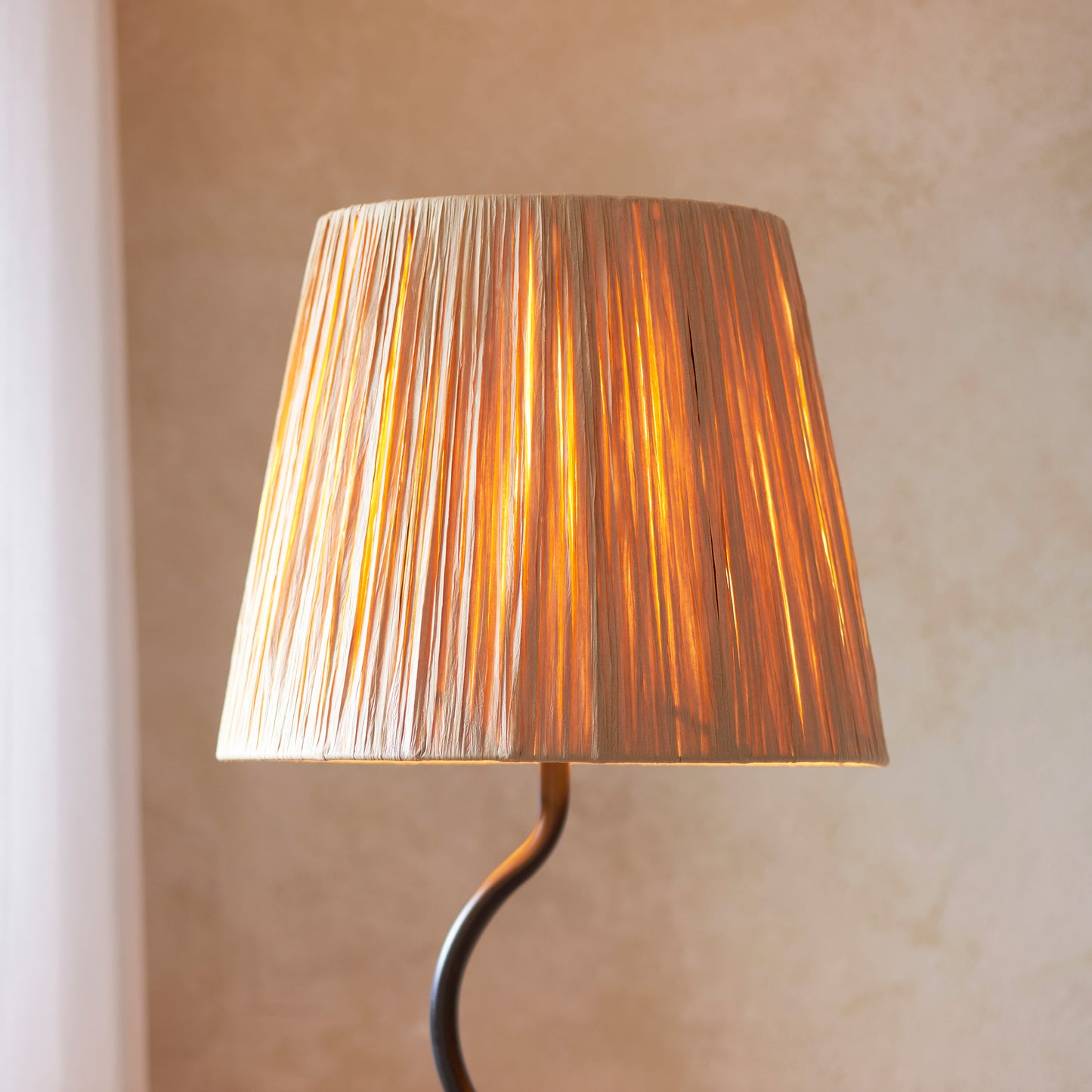 Wriggle 1 Floor Lamp Matt Black – Natural