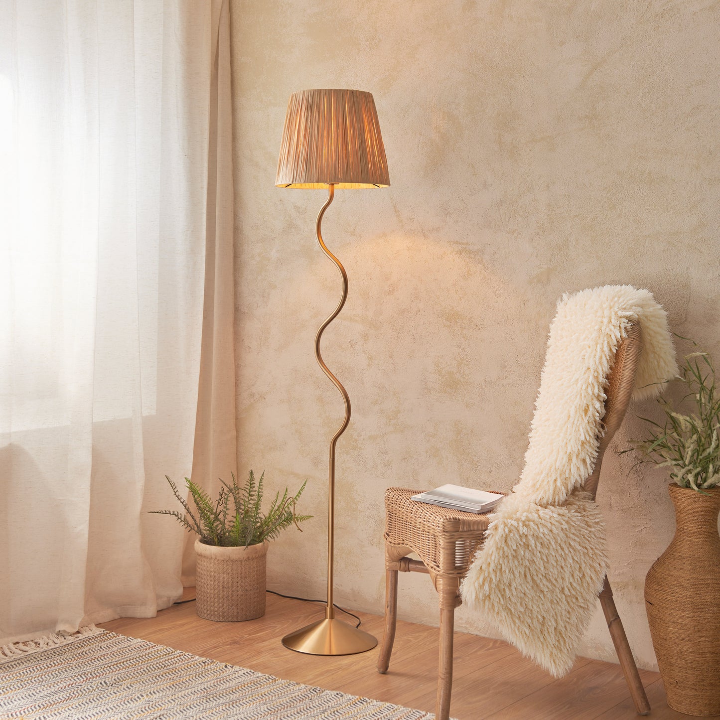 Wriggle 1 Floor Lamp Brushed Aged Brass – Brass