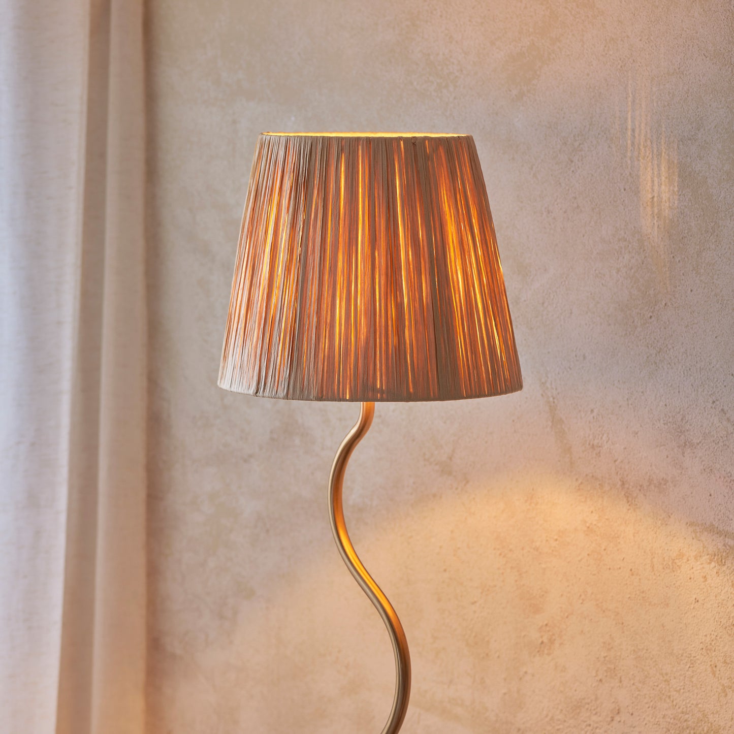 Wriggle 1 Floor Lamp Brushed Aged Brass – Brass