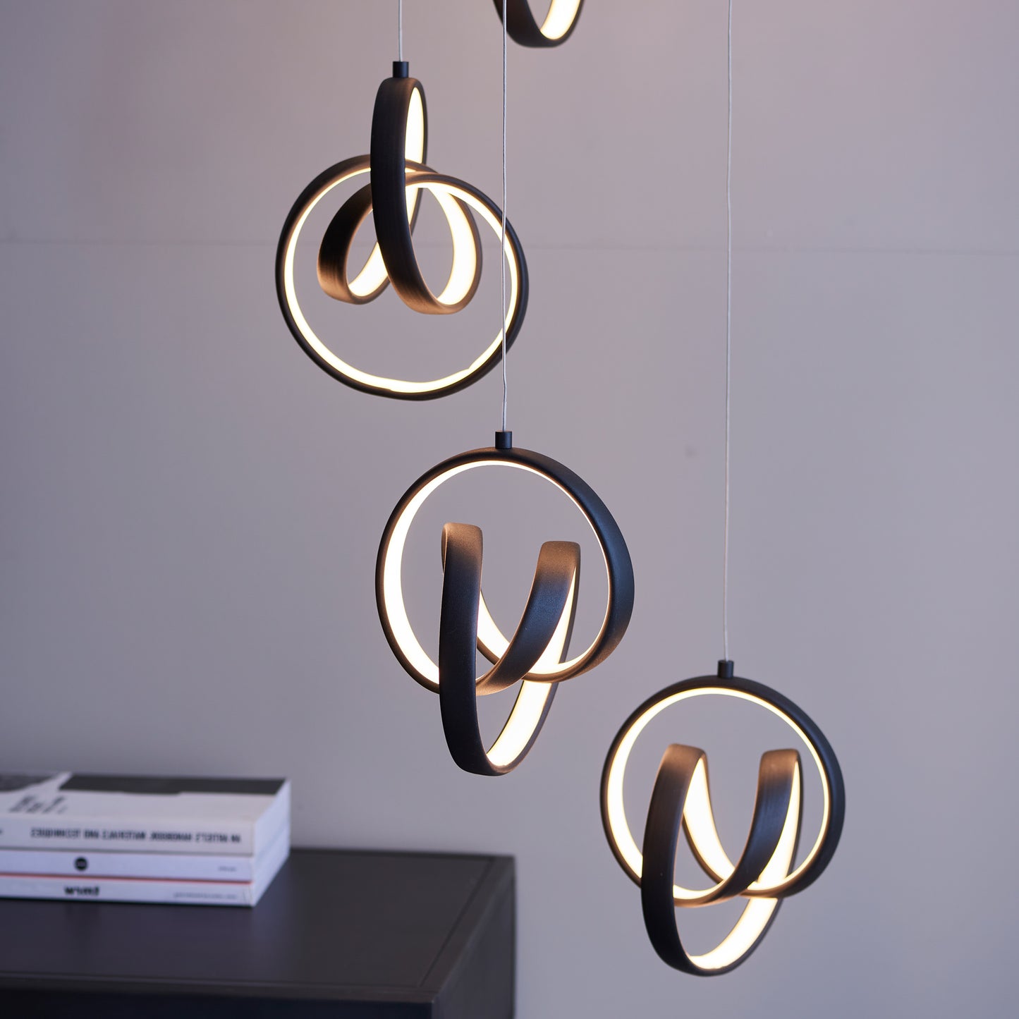 Cosma 8 Pendant Light – Black