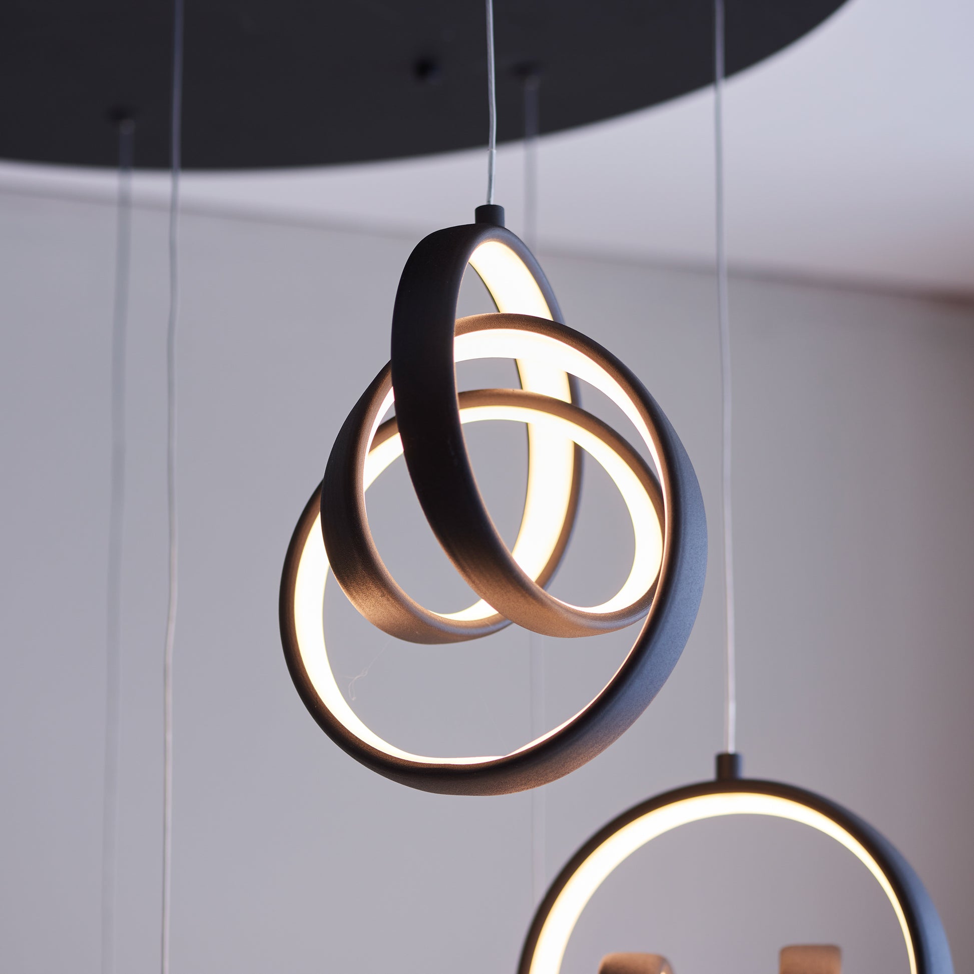 Cosma 8 Pendant Light – Black