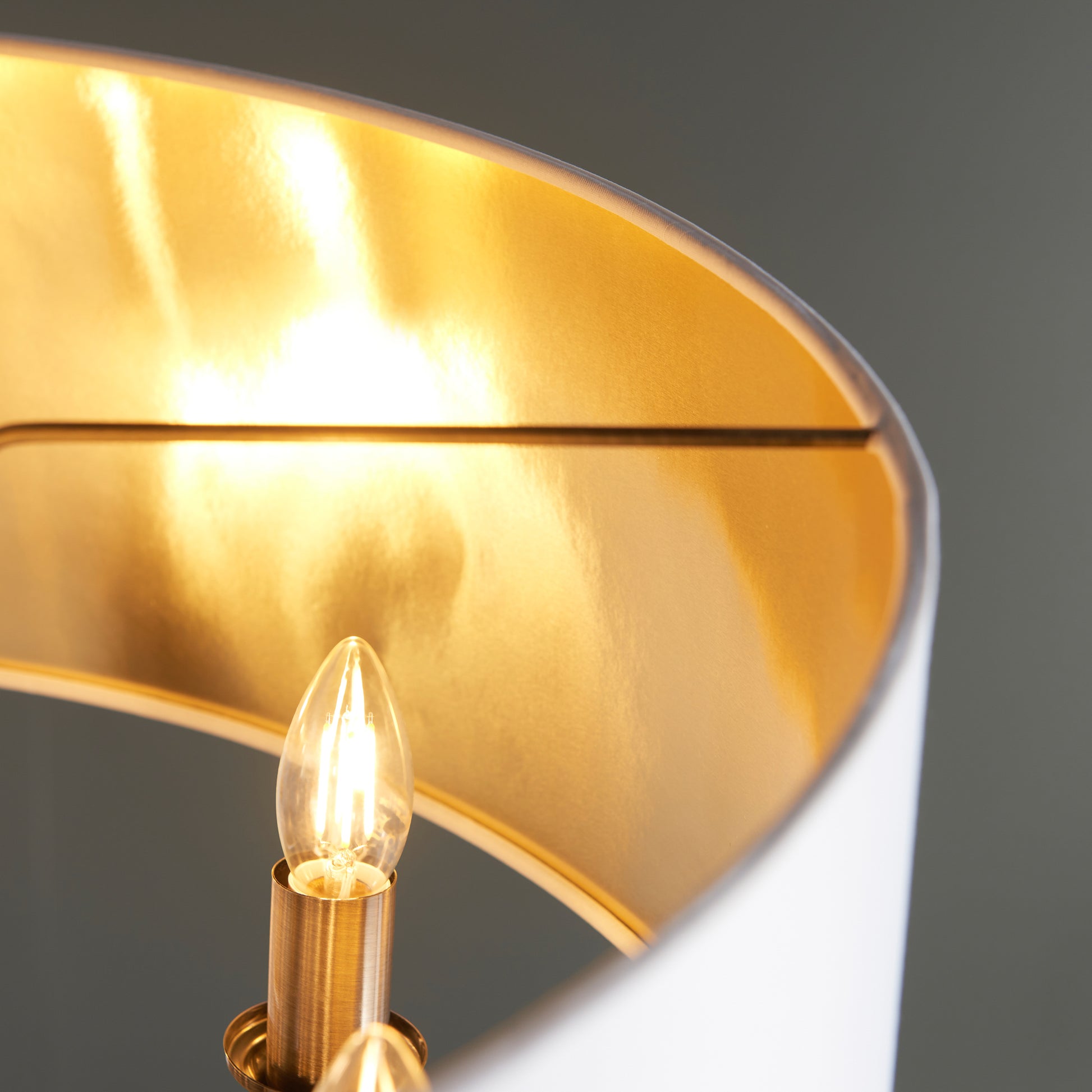Highclere 8 Pendant Light Antique Brass – Brass