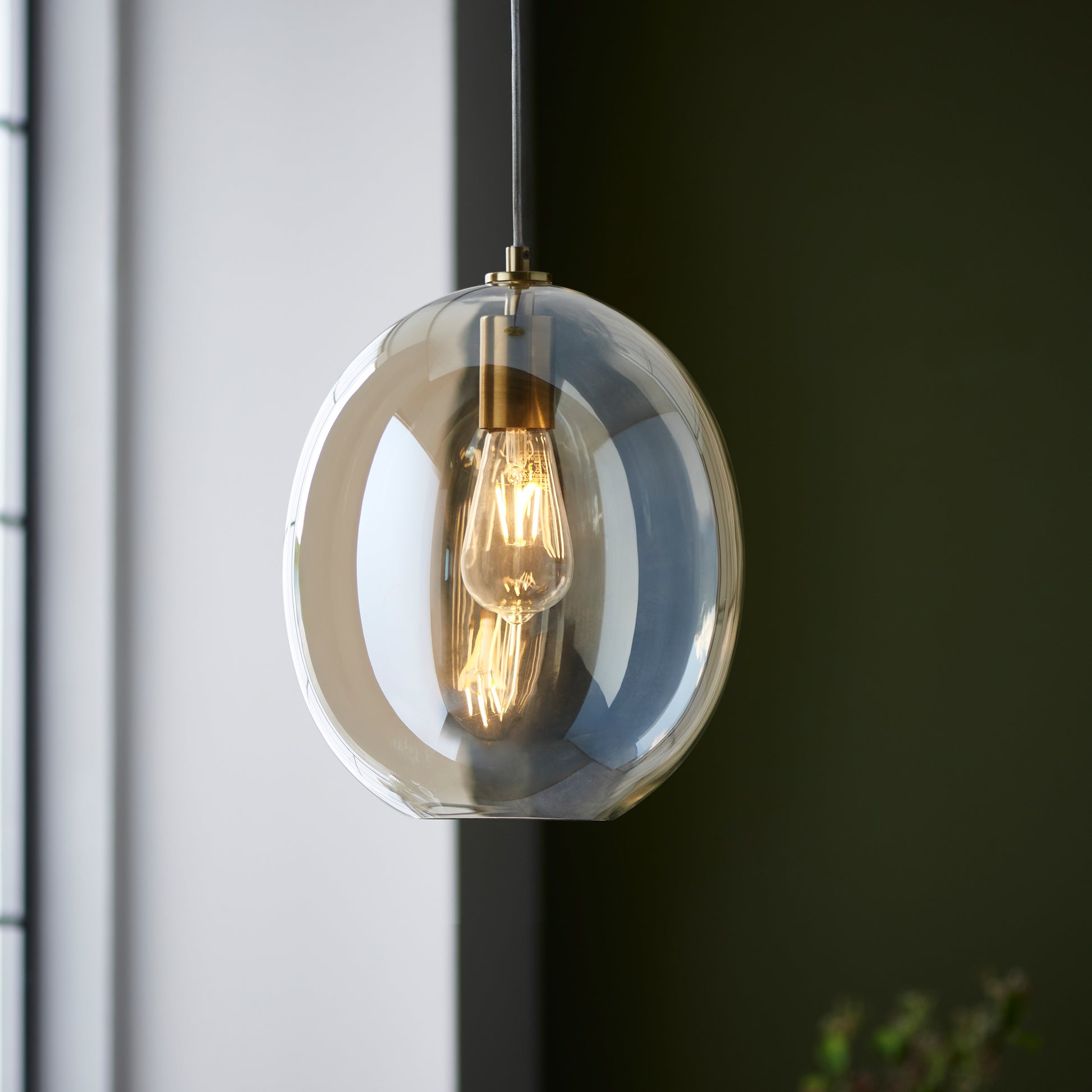 Kelda Oval Pendant Satin Brass Champagne – Champagne