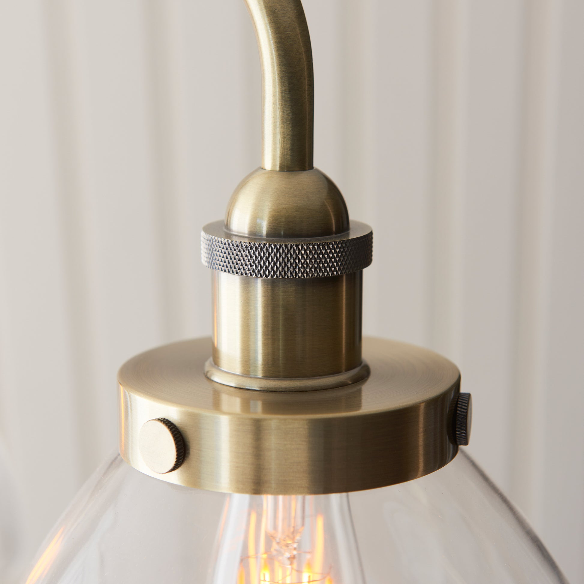 Hansen 3 Pendant Light Antique Brass – Brass
