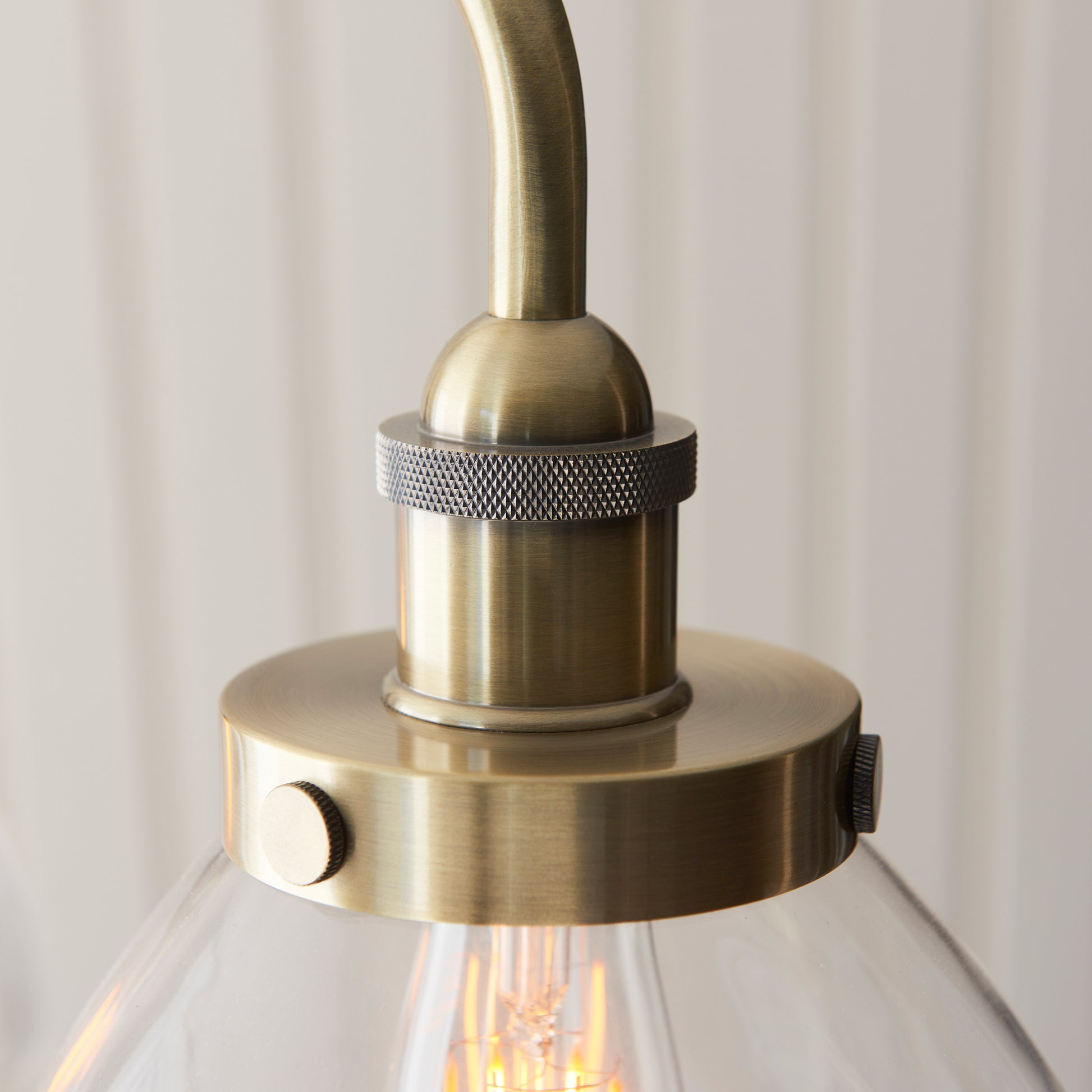 Hansen 3 Pendant Light Antique Brass – Brass