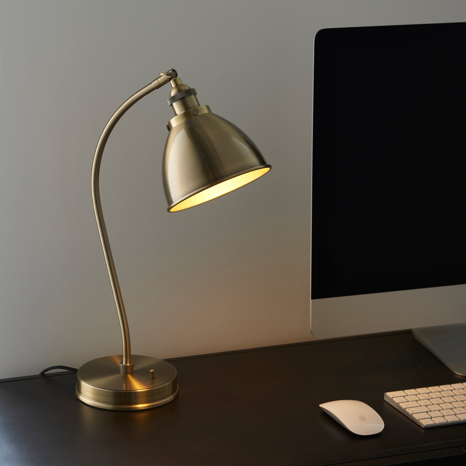 Franklin Table Lamp Antique Brass – Brass