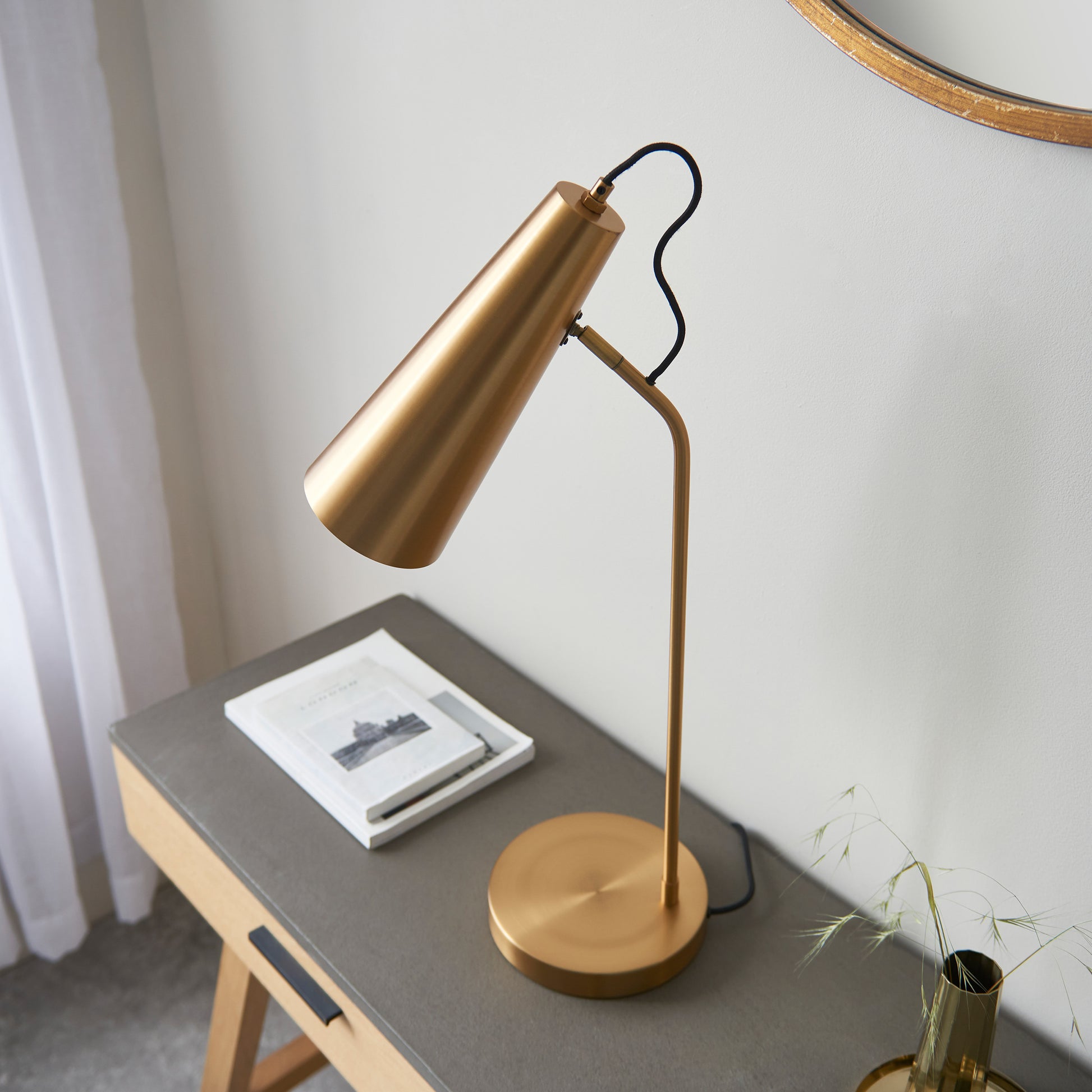 Karna 1 Table Lamp Antique Brass – Brass