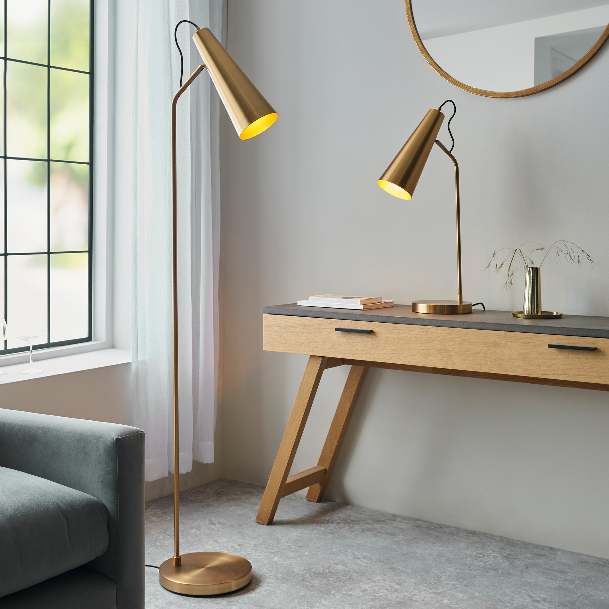 Karna 1 Table Lamp Antique Brass – Brass