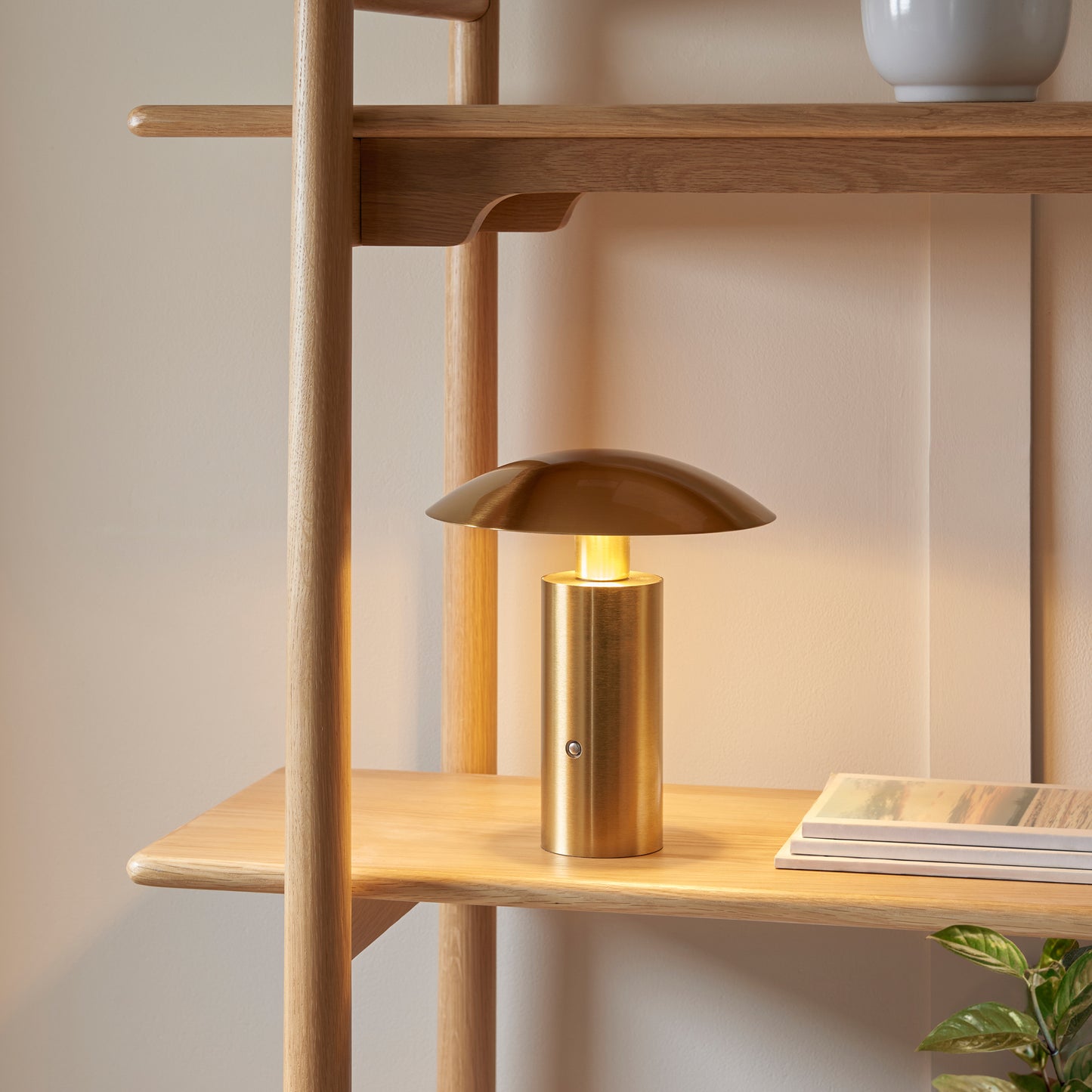 Sunset Rechargeable Table Lamp Brushed Gold – Gold