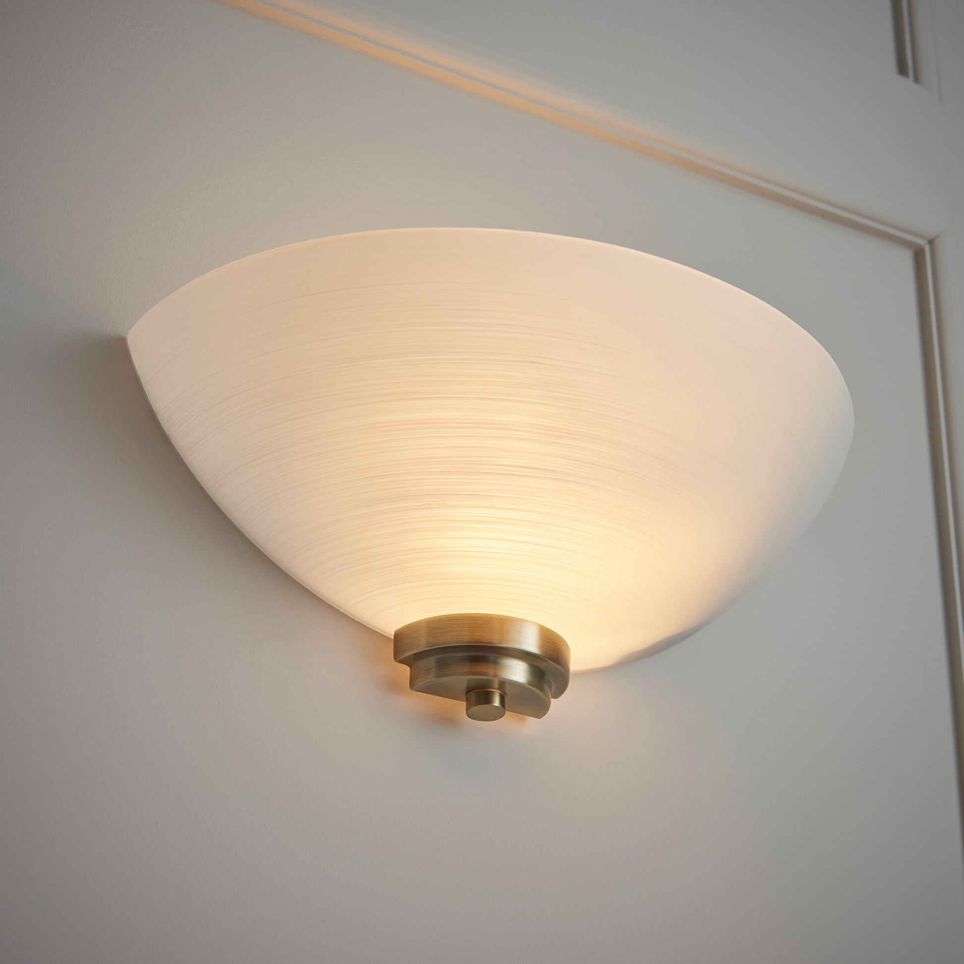 Welles Wall Light Antique Brass – Brass