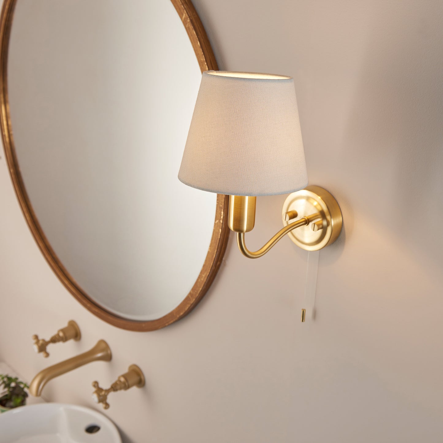 Conway Bathroom 1 Wall Light Satin Brass – Brass