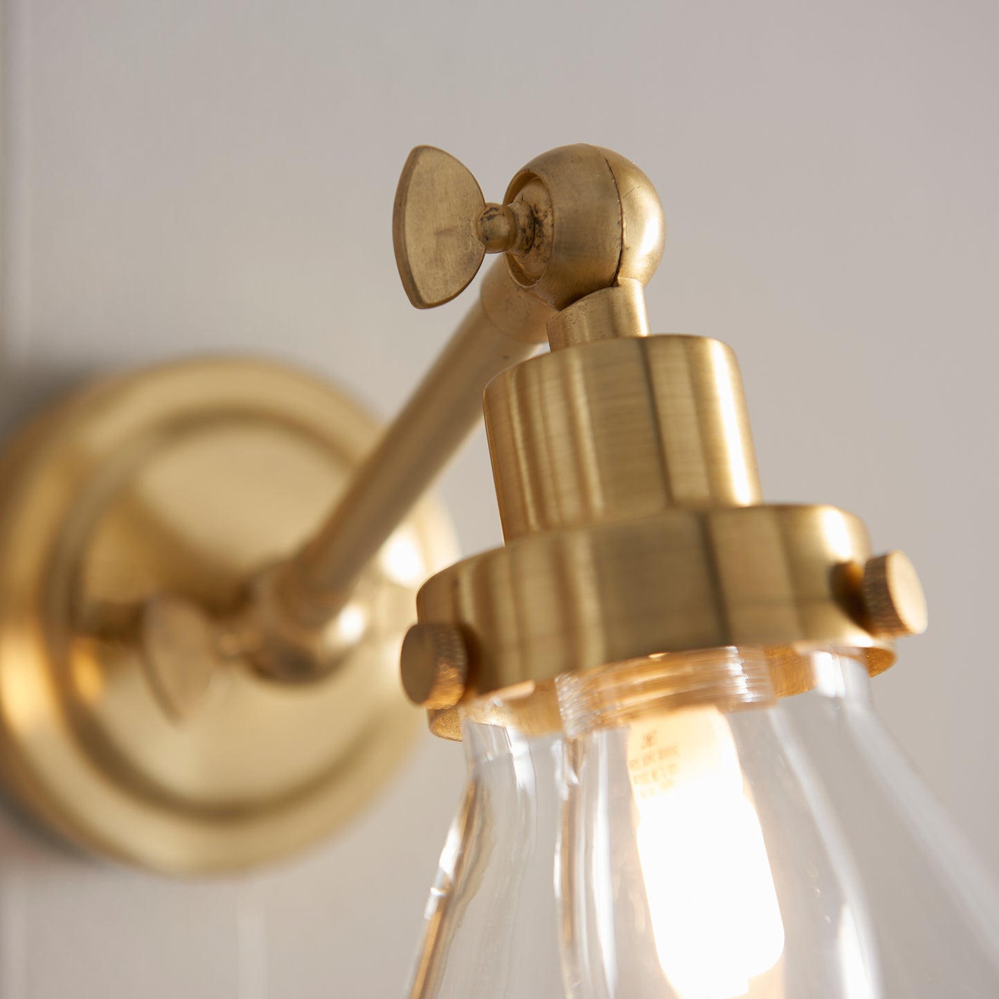 Faraday Bathroom 1 Wall Light Satin Brass – Brass