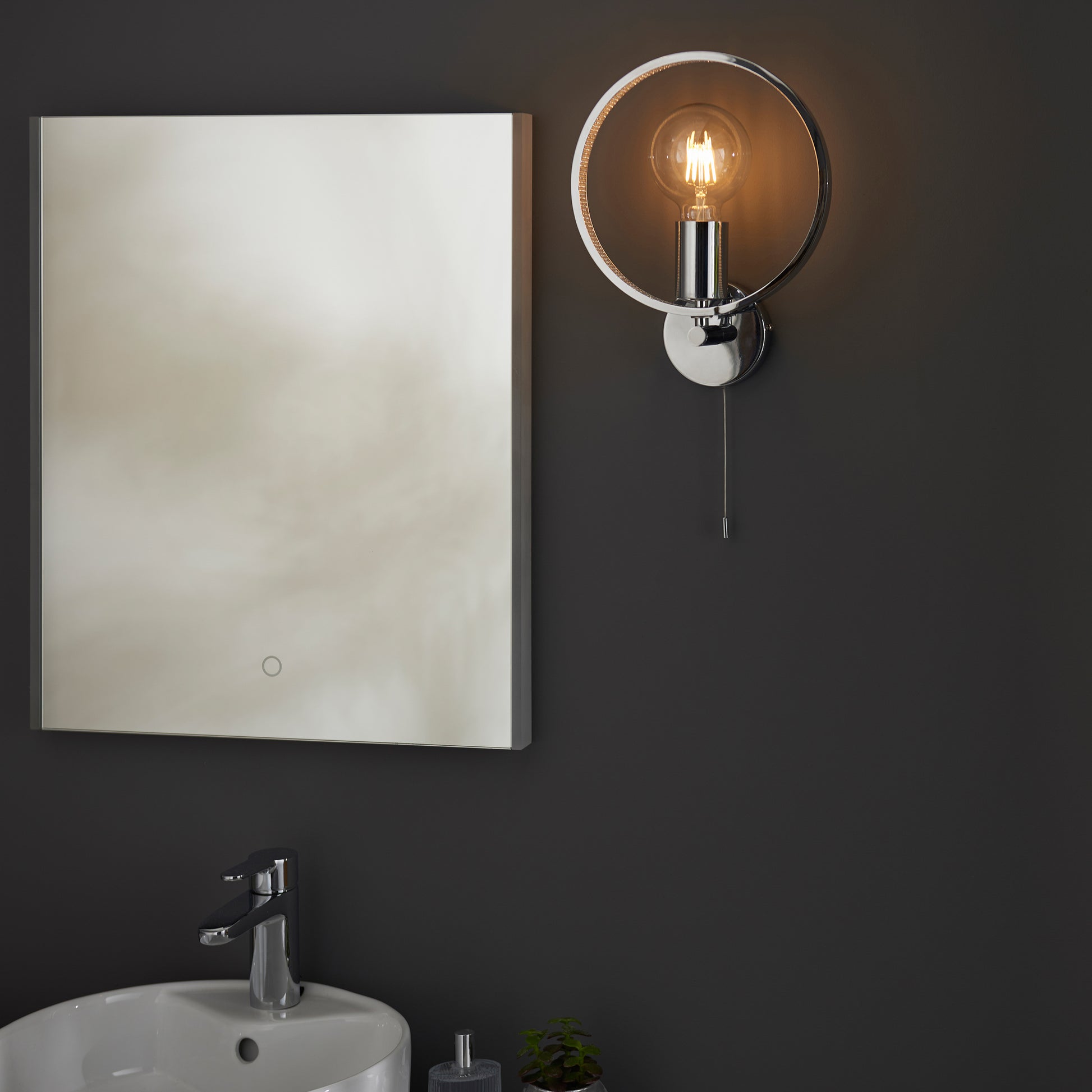 Merola Bathroom 1 Wall Light Chrome – Chrome